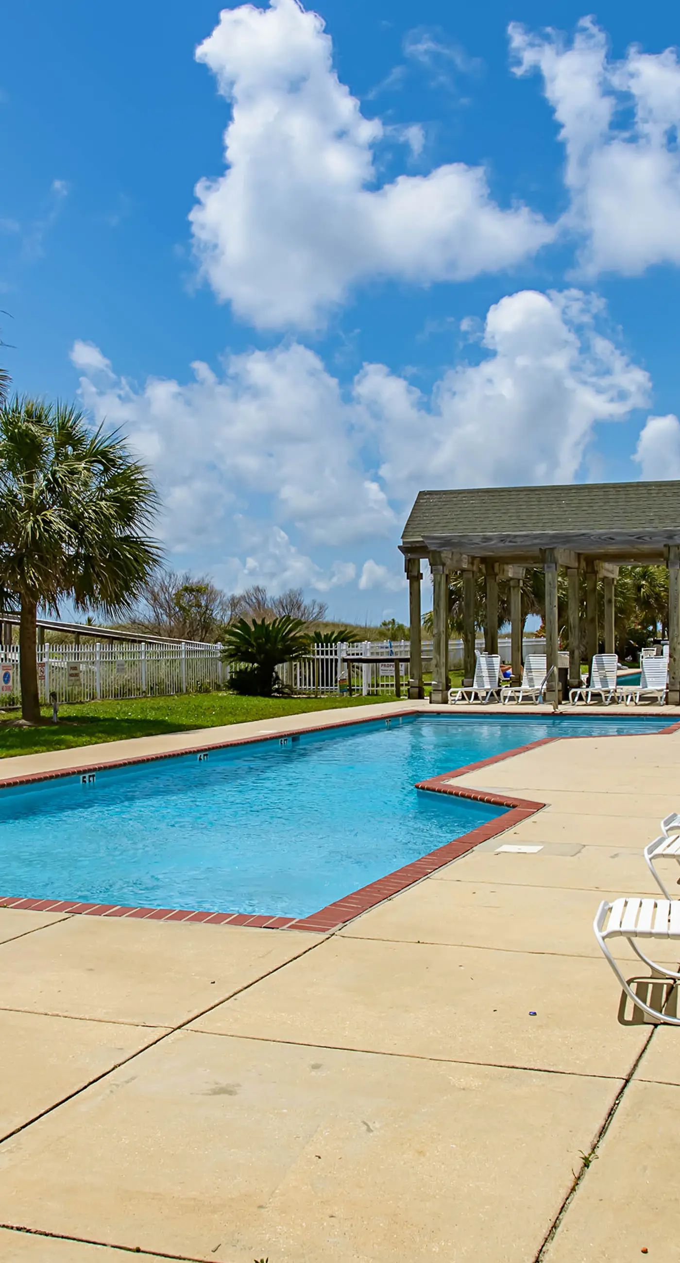 Gulf-front condo w/ lock-out feature, shared pools & amazing views