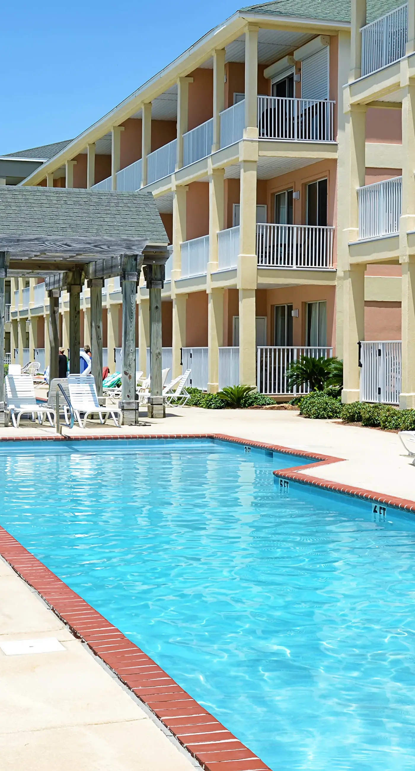 Gulf-front condo w/ lock-out feature, shared pools & amazing views