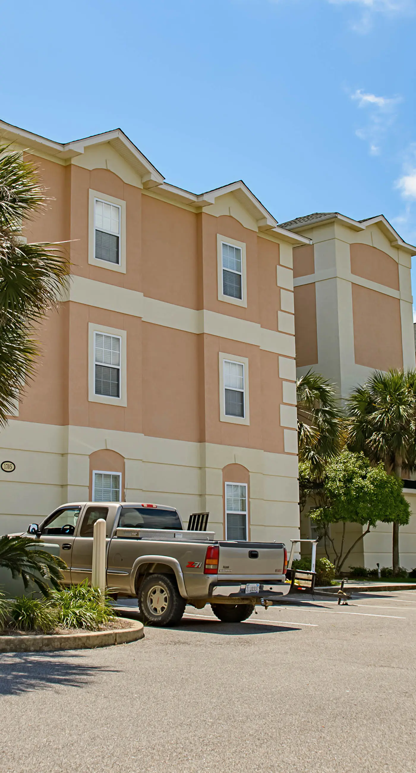 Gulf-front condo w/ lock-out feature, shared pools & amazing views