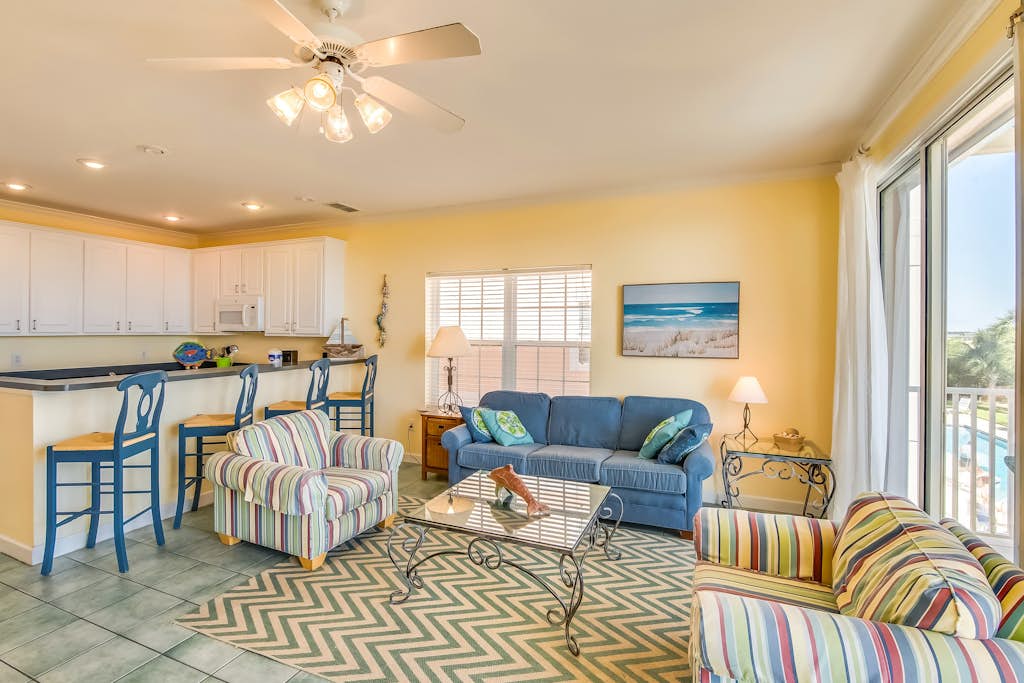 Gulf-front condo w/ lock-out feature, shared pools & amazing views