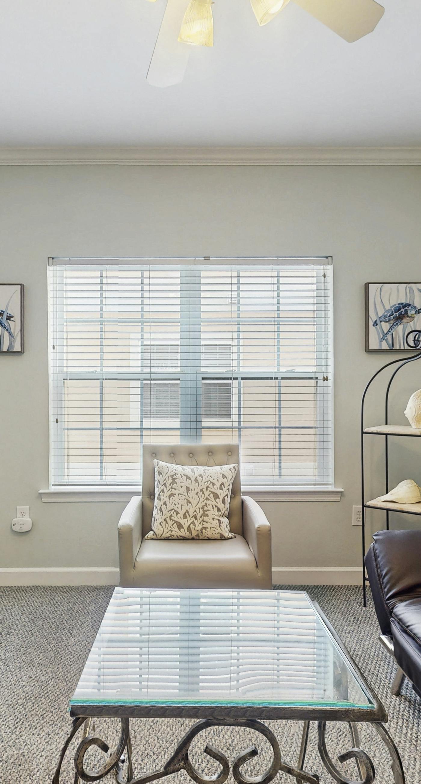 Comfortable condo w/ two shared pools & direct beach access