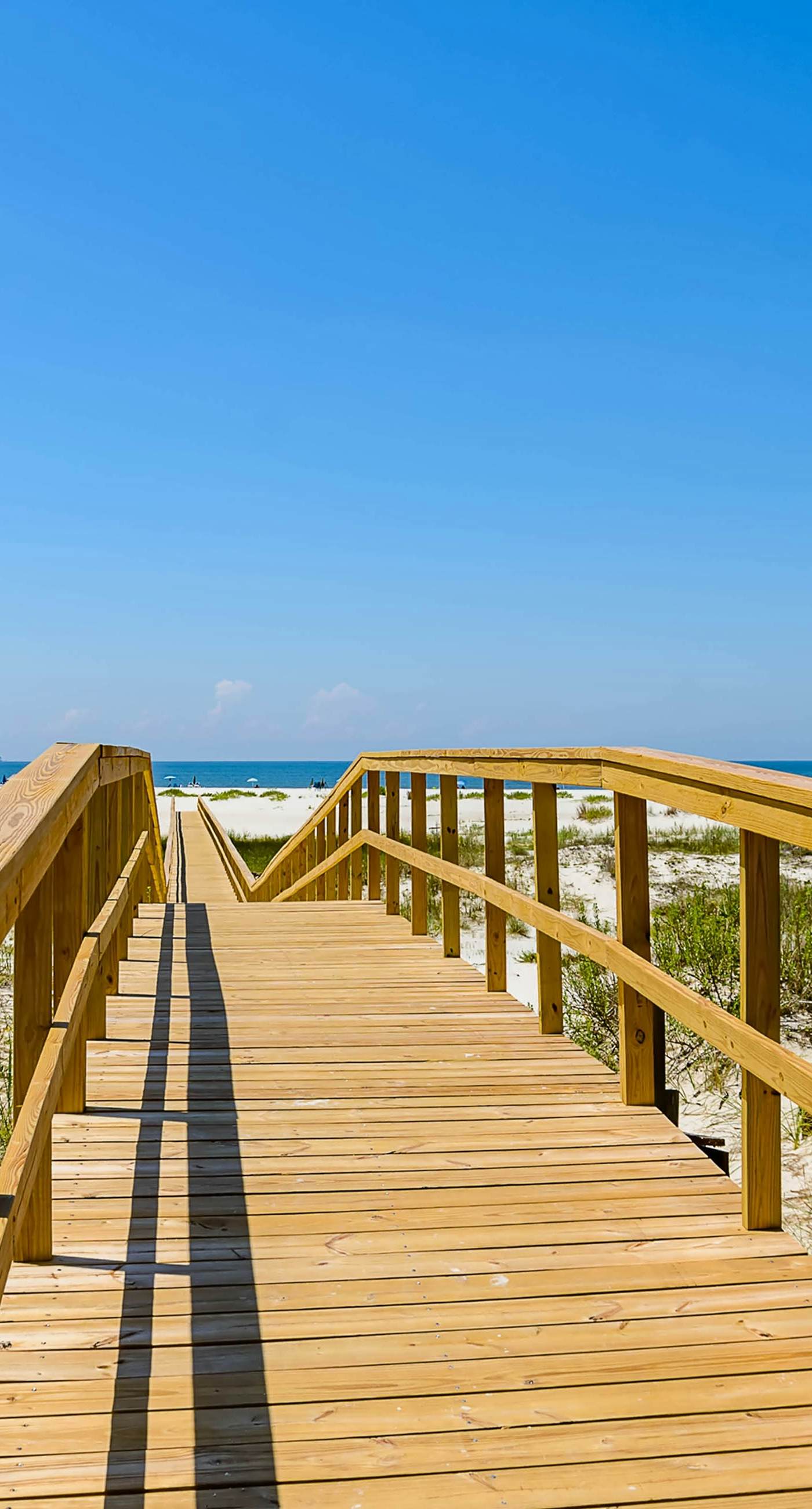 Comfortable condo w/ two shared pools & direct beach access