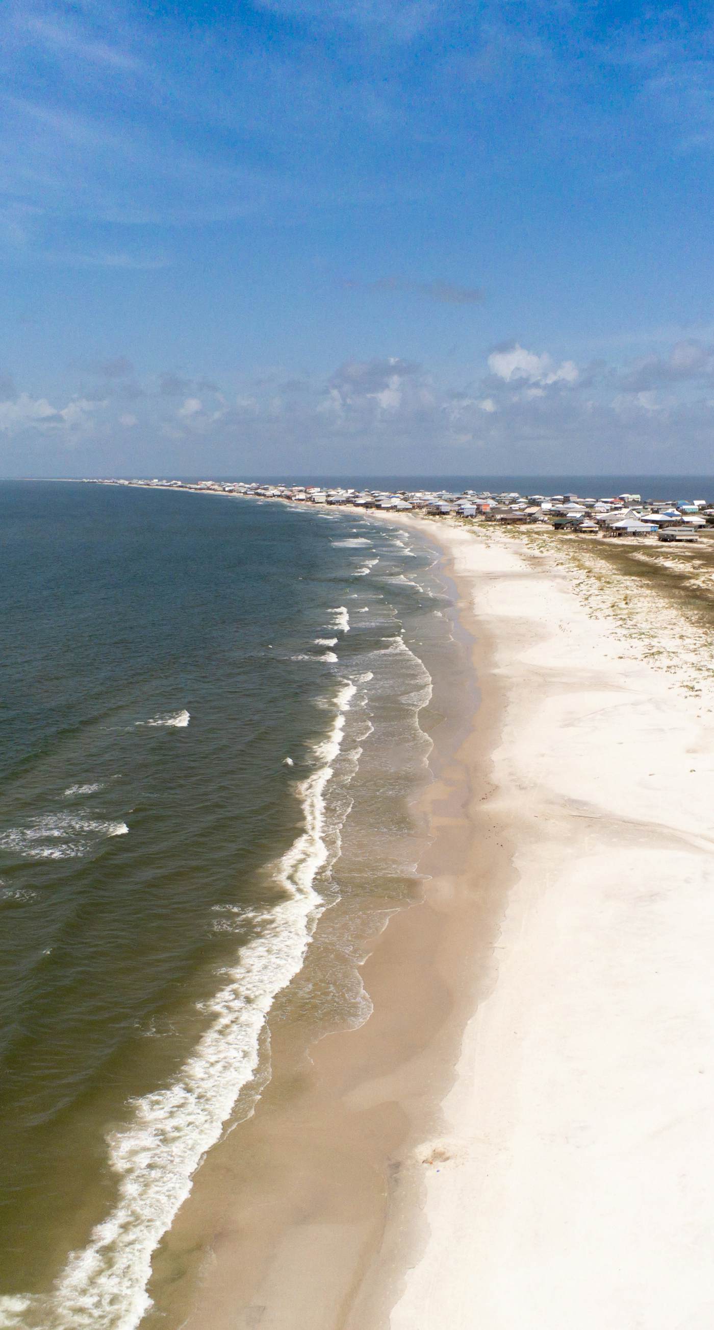 Comfortable condo w/ two shared pools & direct beach access