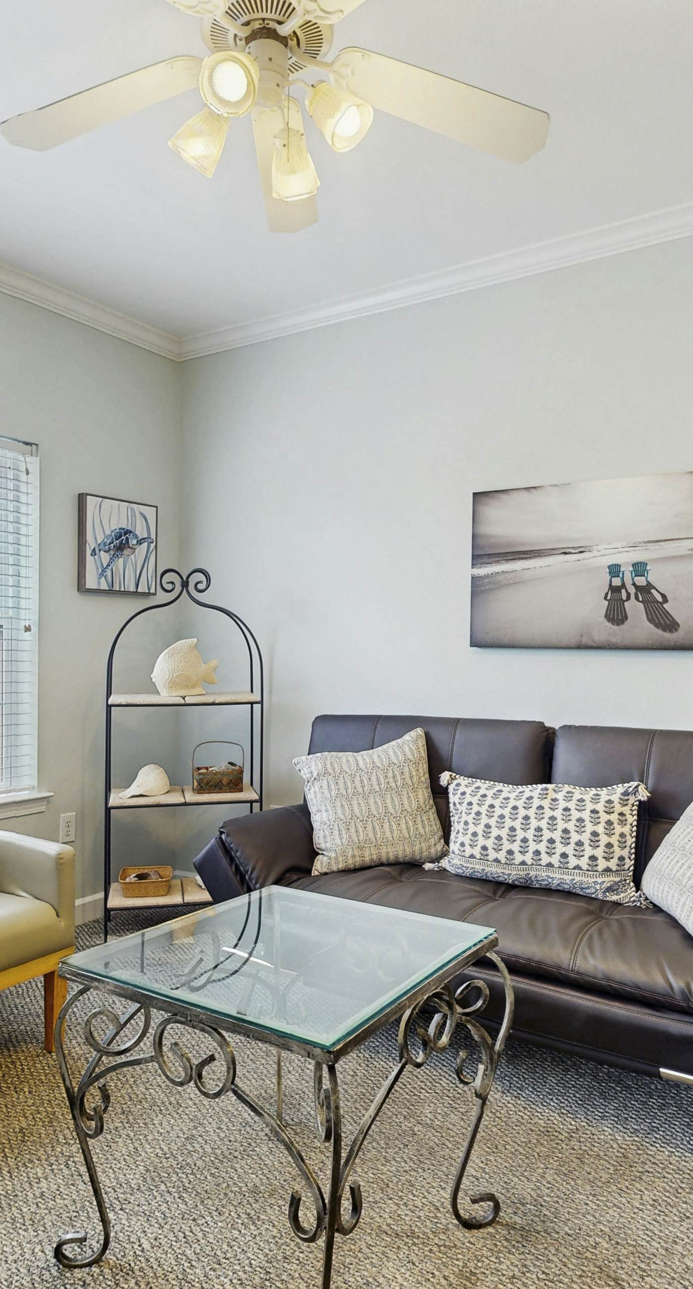 Comfortable condo w/ two shared pools & direct beach access