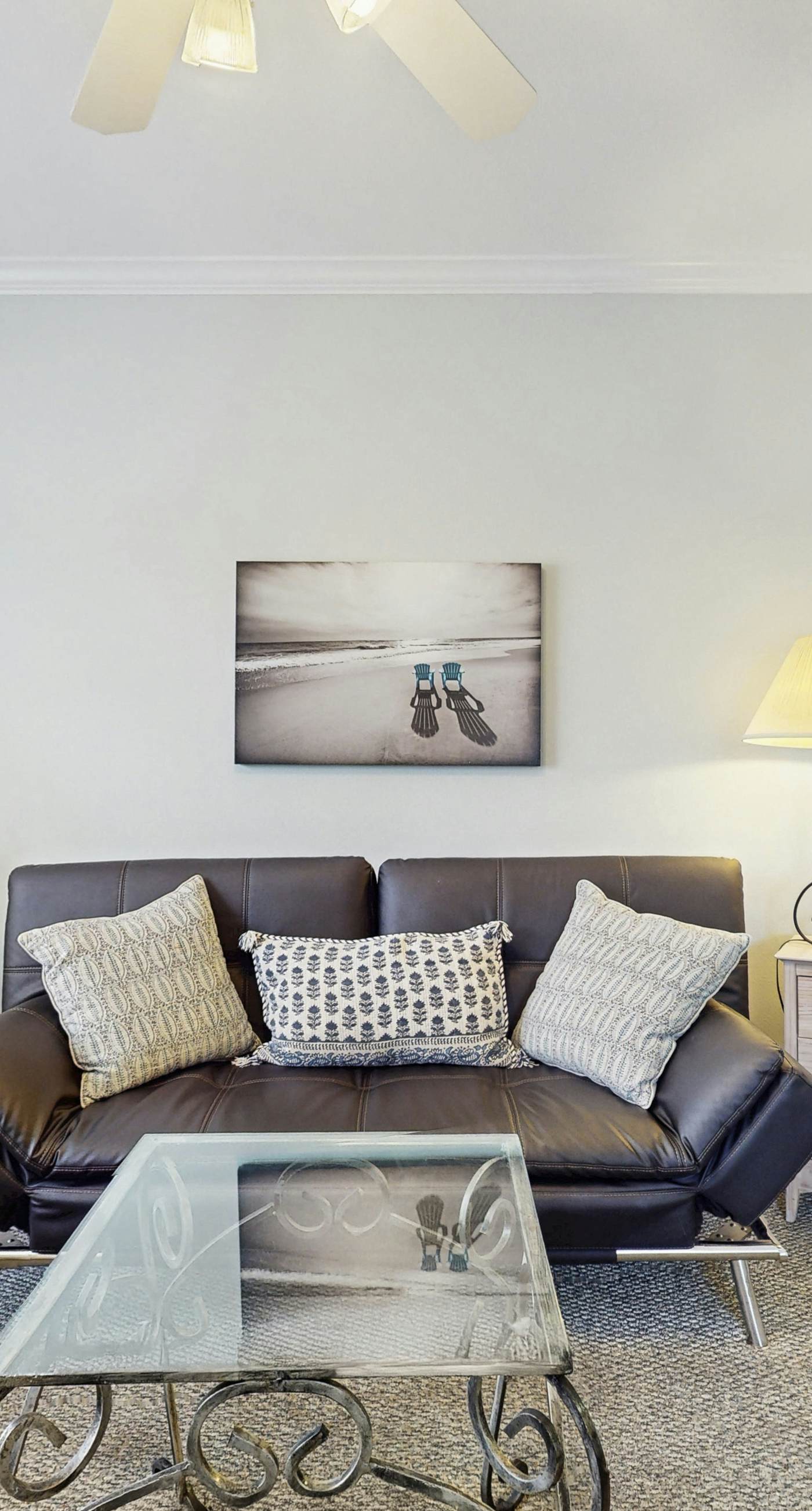 Comfortable condo w/ two shared pools & direct beach access