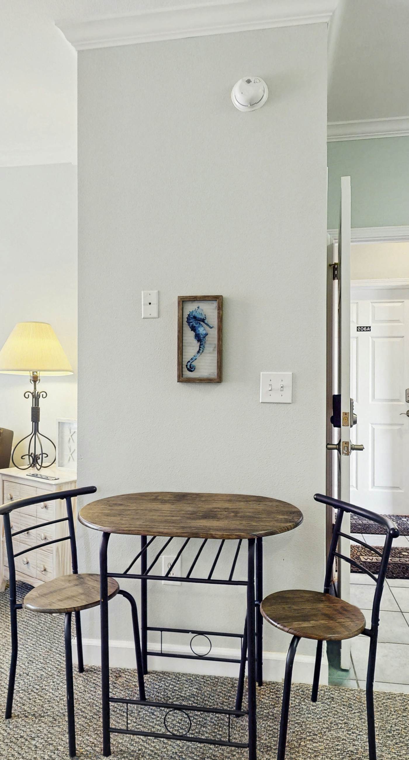 Comfortable condo w/ two shared pools & direct beach access