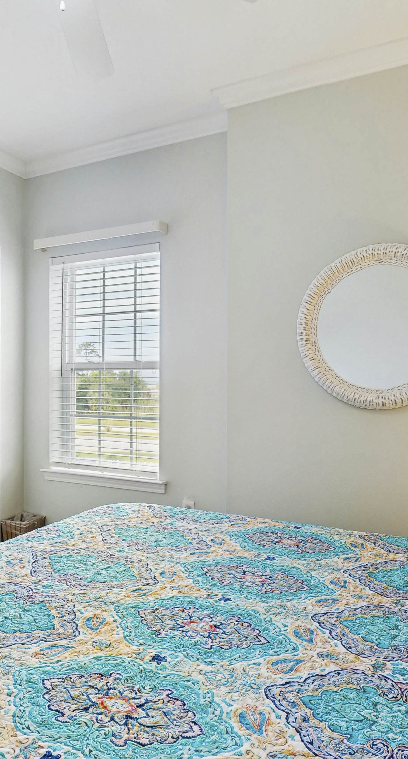 Comfortable condo w/ two shared pools & direct beach access