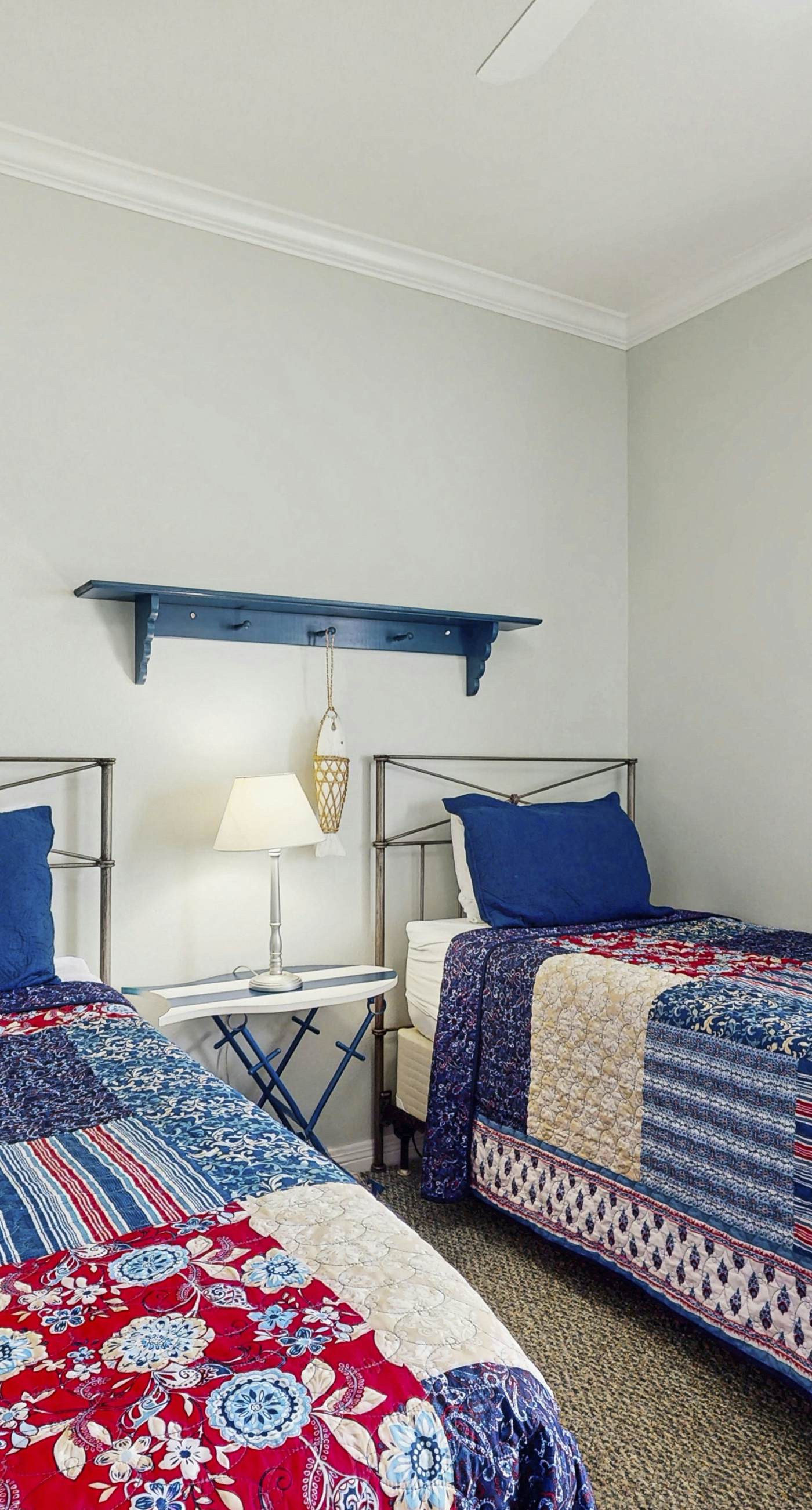 Comfortable condo w/ two shared pools & direct beach access