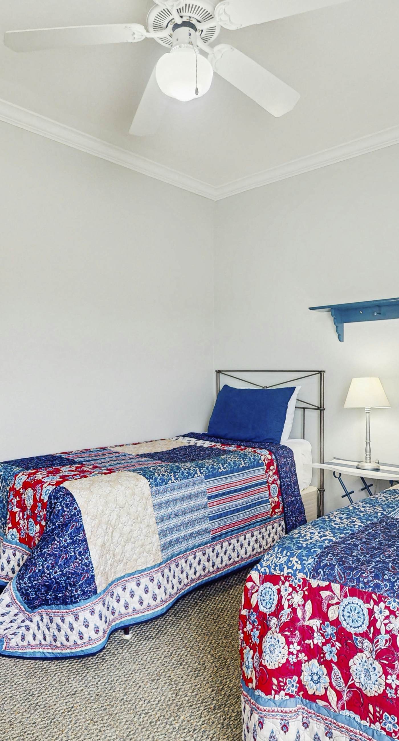 Comfortable condo w/ two shared pools & direct beach access