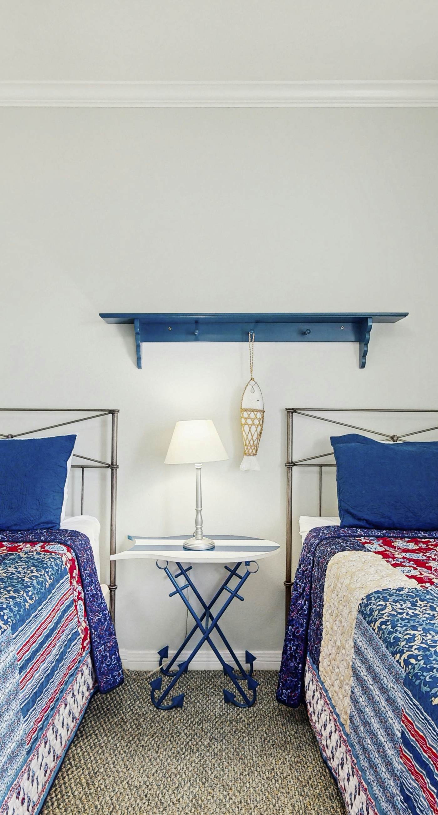 Comfortable condo w/ two shared pools & direct beach access