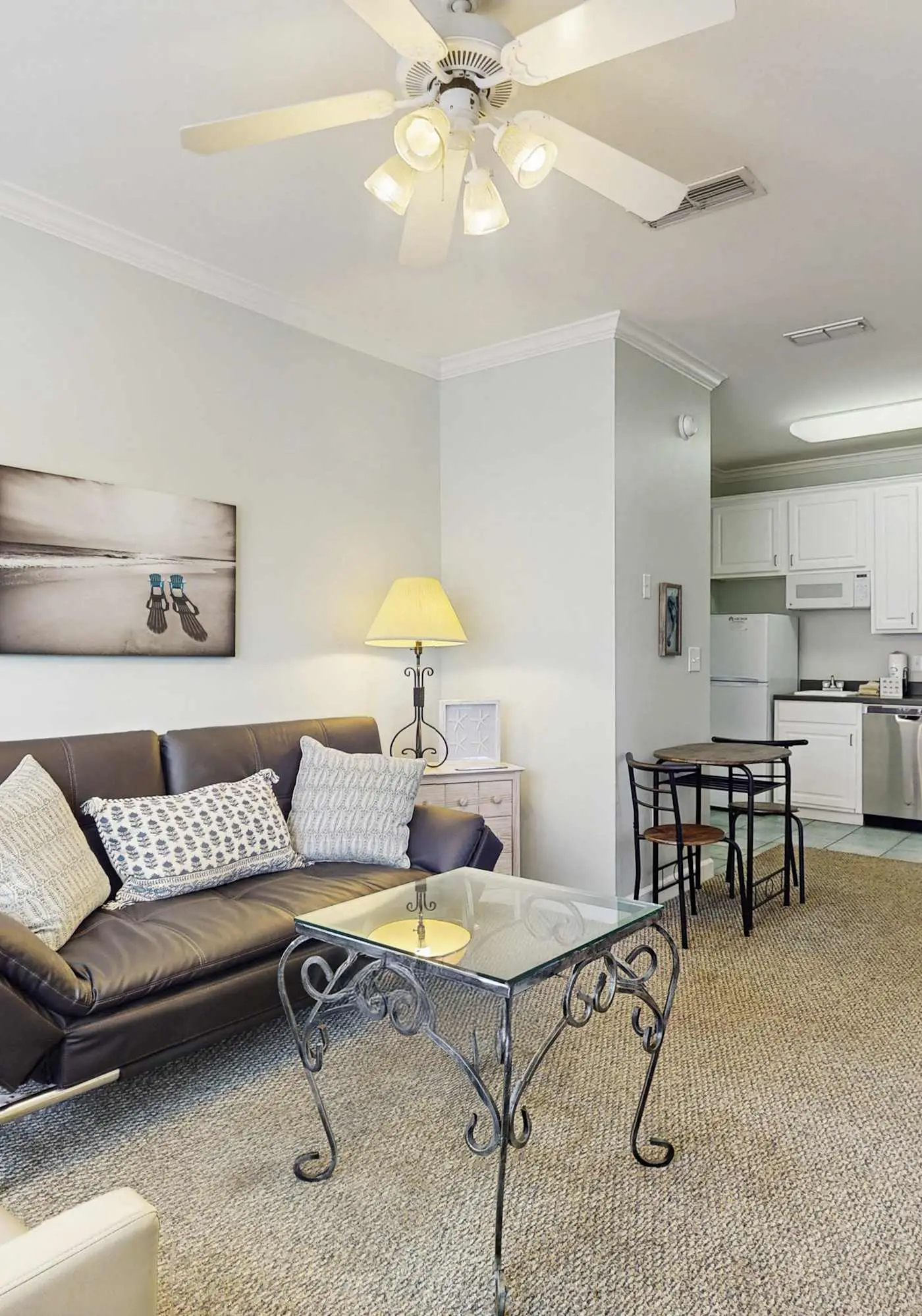Comfortable condo w/ two shared pools & direct beach access