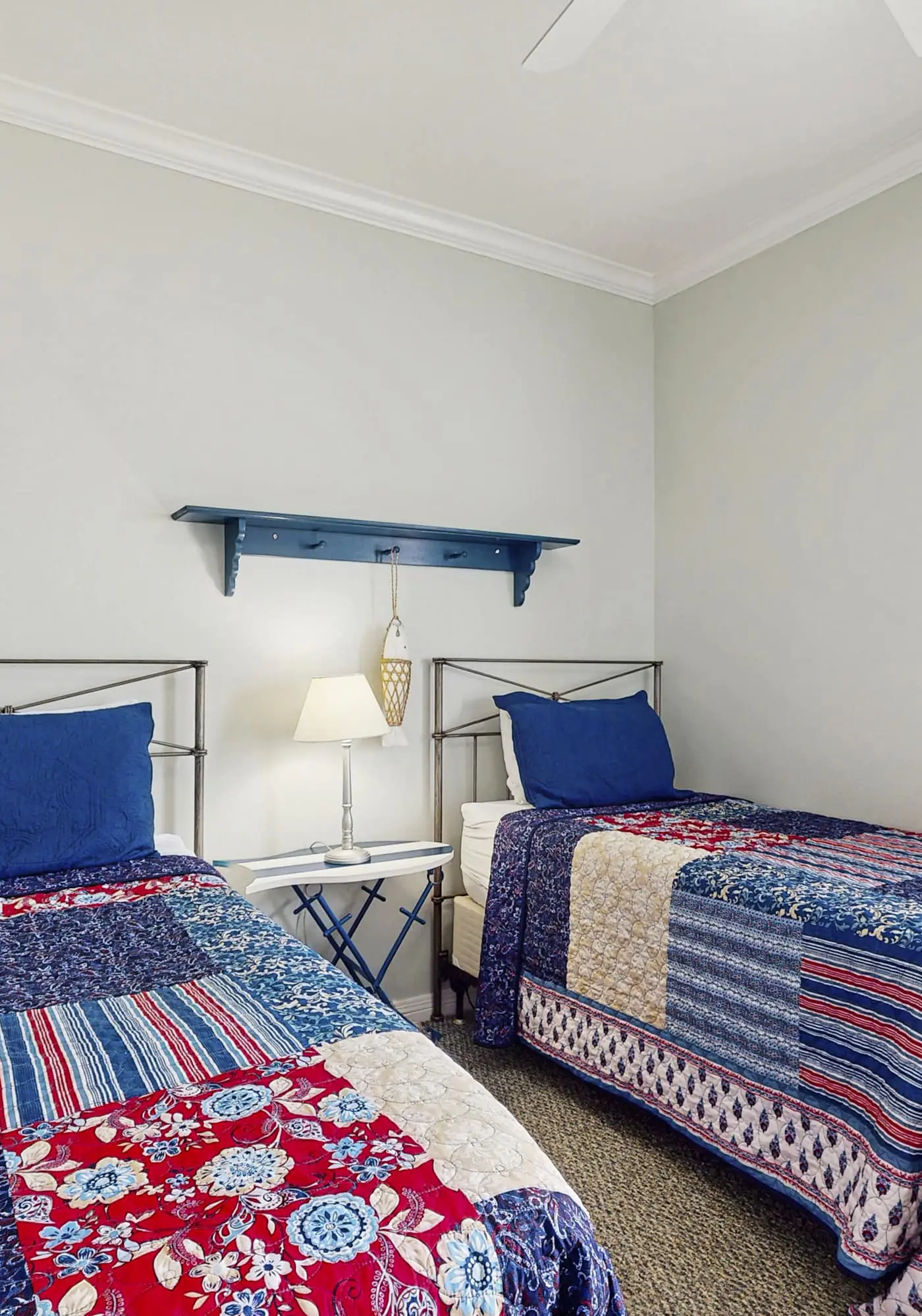 Comfortable condo w/ two shared pools & direct beach access