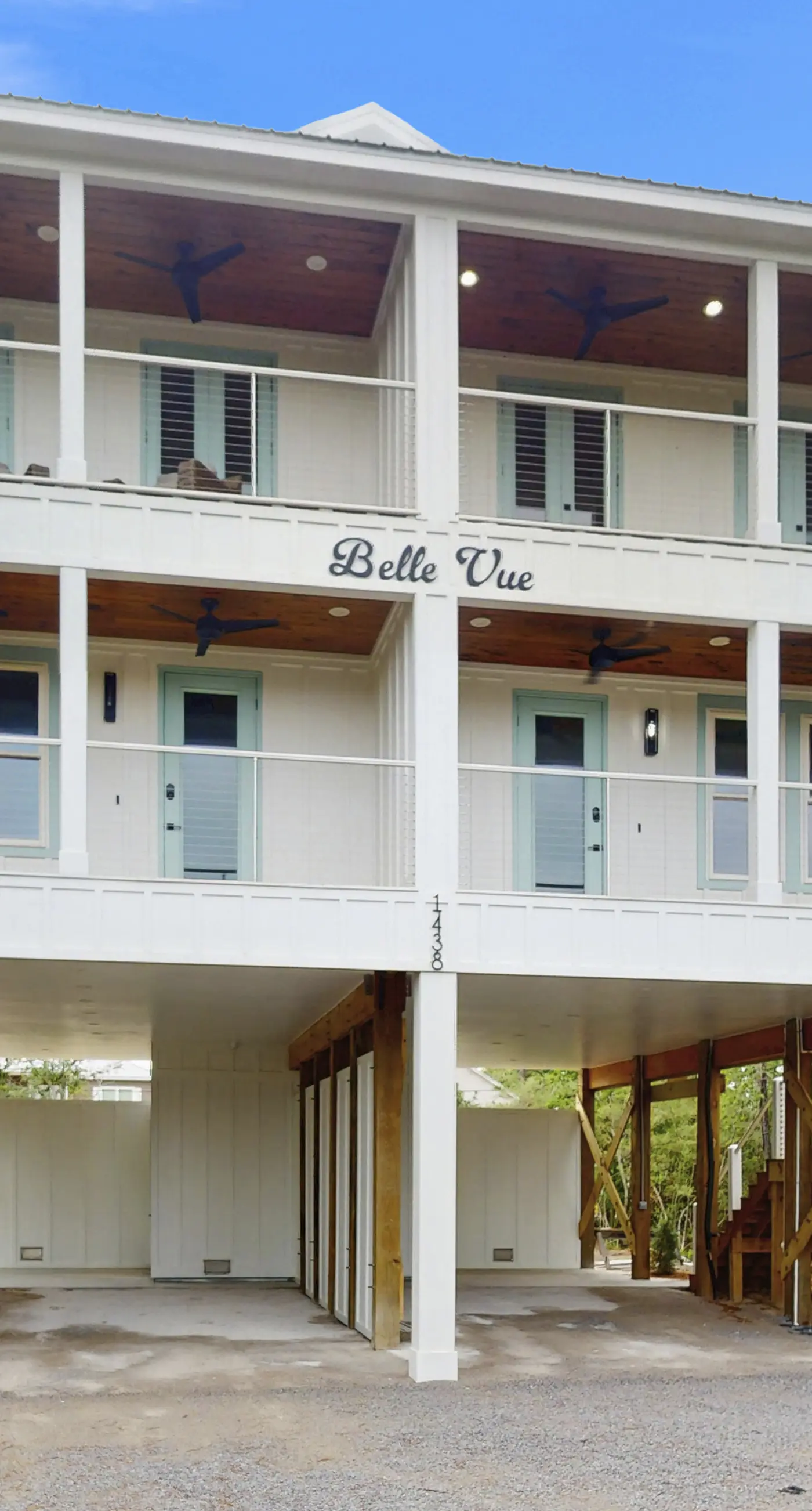 Fabulous Gulf view duplex that is walking distance to restaurants and beach