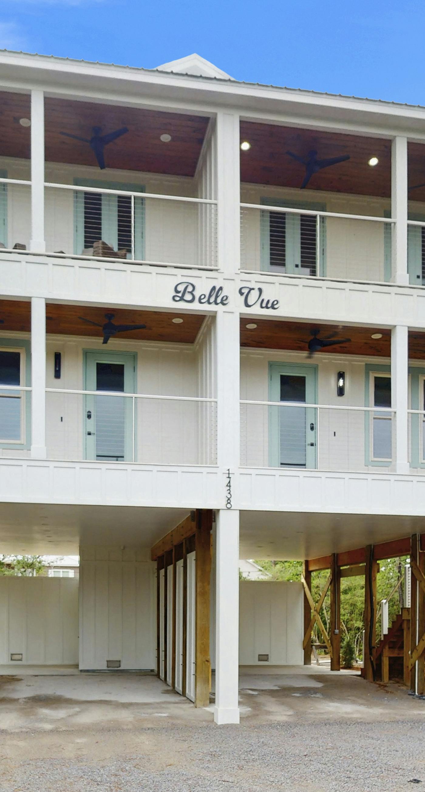 Fabulous Gulf view duplex that is walking distance to restaurants and beach