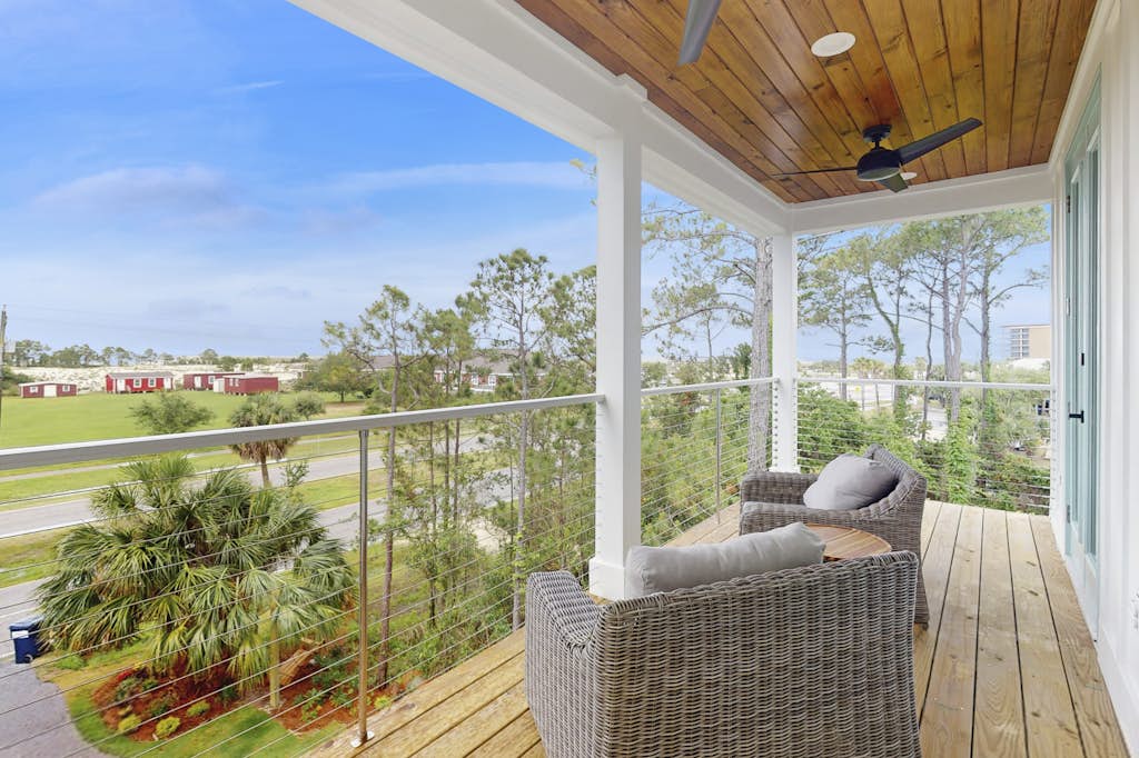Fabulous Gulf view duplex that is walking distance to restaurants and beach