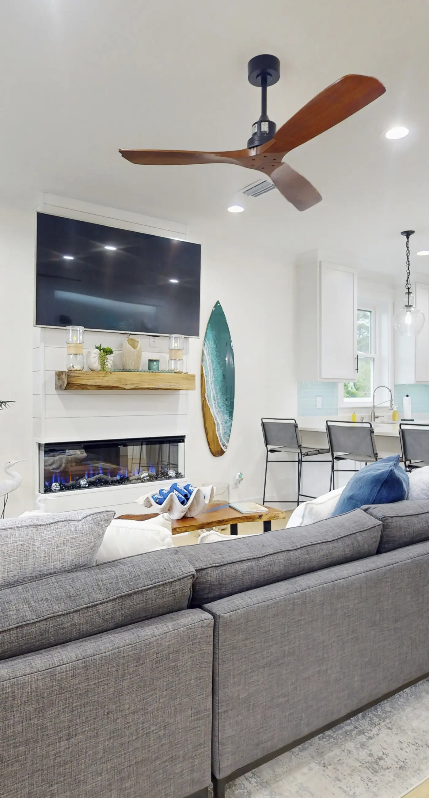 Fabulous Gulf view duplex that is walking distance to restaurants and beach