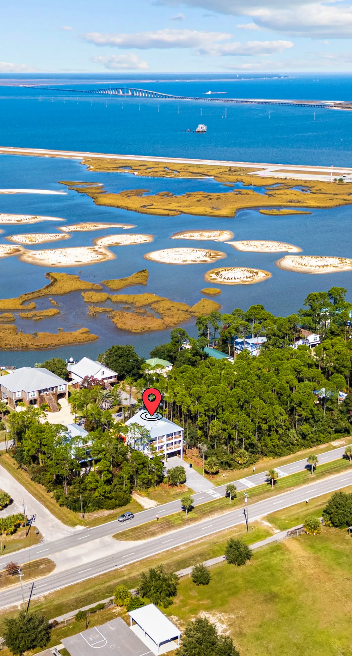 Fabulous Gulf view duplex that is walking distance to restaurants and beach
