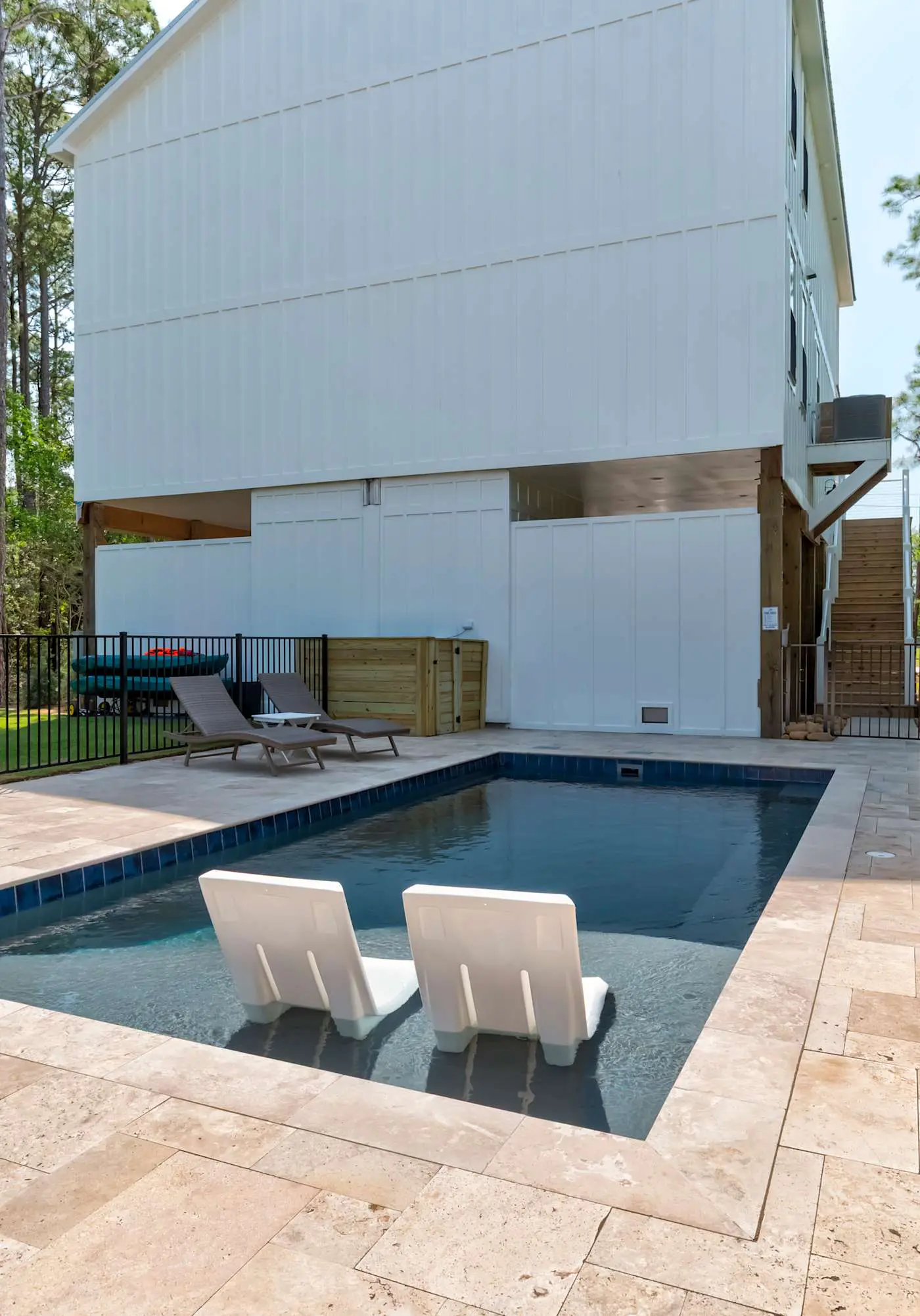 Fabulous Gulf view duplex that is walking distance to restaurants and beach