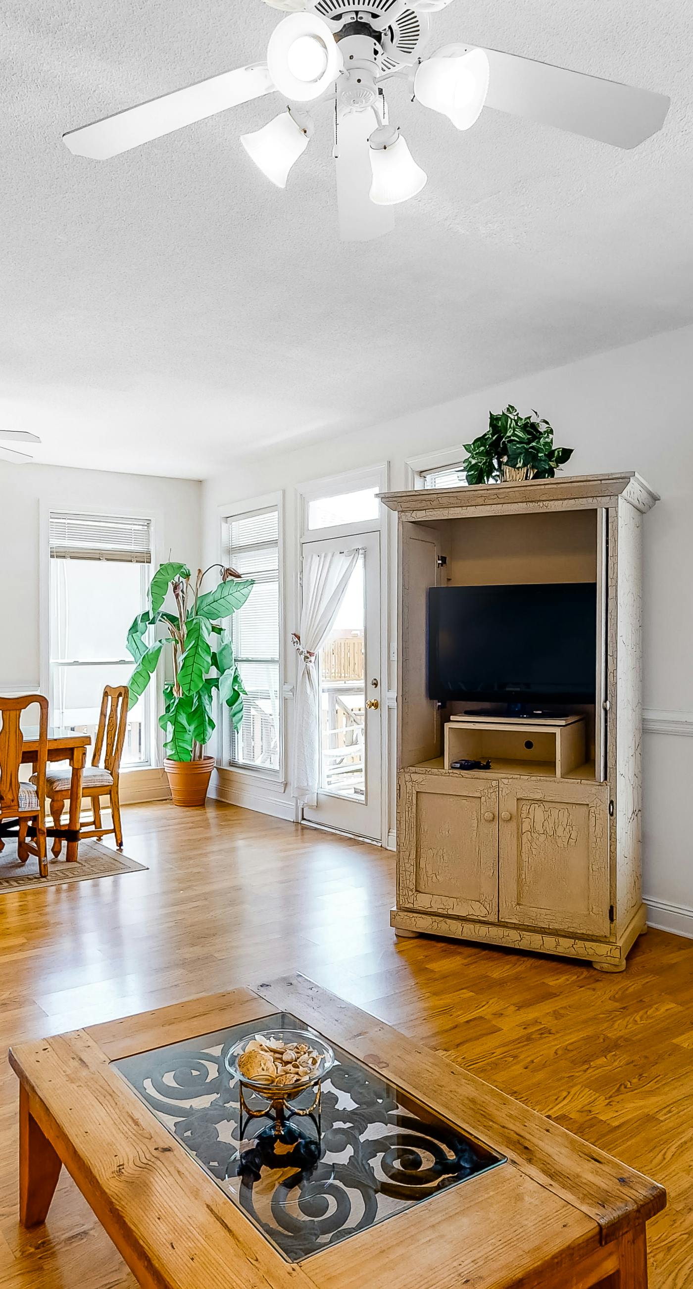 Friendly Duplex w/ Full Kitchen, Central AC, Washer/Dryer, & High-Speed WiFi!