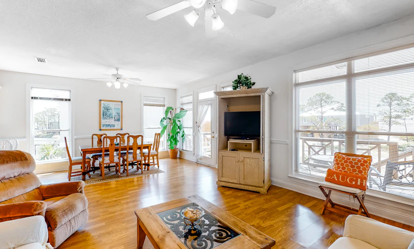 Friendly Duplex w/ Full Kitchen, Central AC, Washer/Dryer, & High-Speed WiFi!