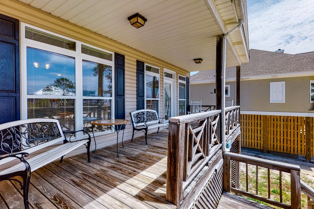 Friendly Duplex w/ Full Kitchen, Central AC, Washer/Dryer, & High-Speed WiFi!