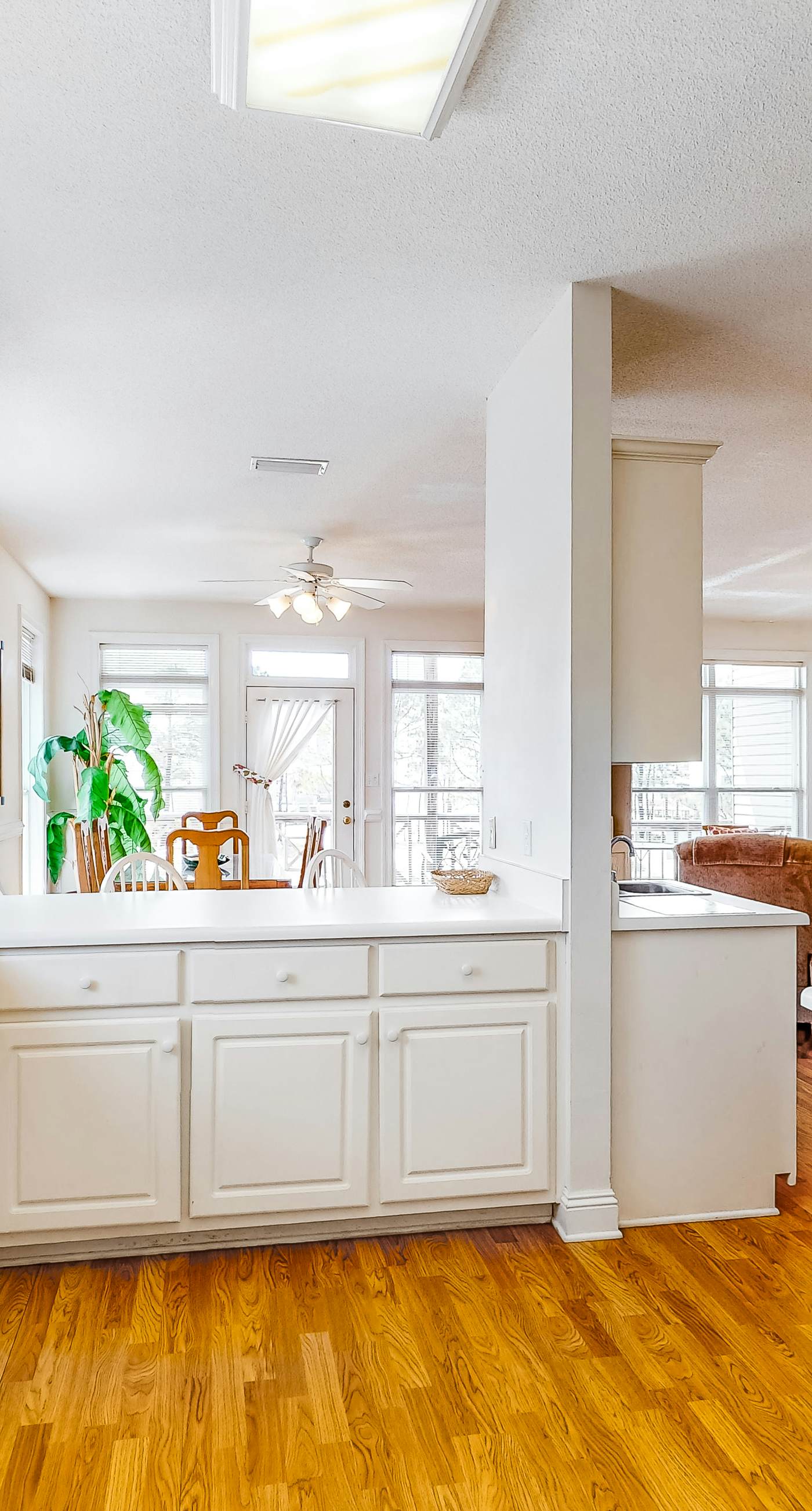 Friendly Duplex w/ Full Kitchen, Central AC, Washer/Dryer, & High-Speed WiFi!