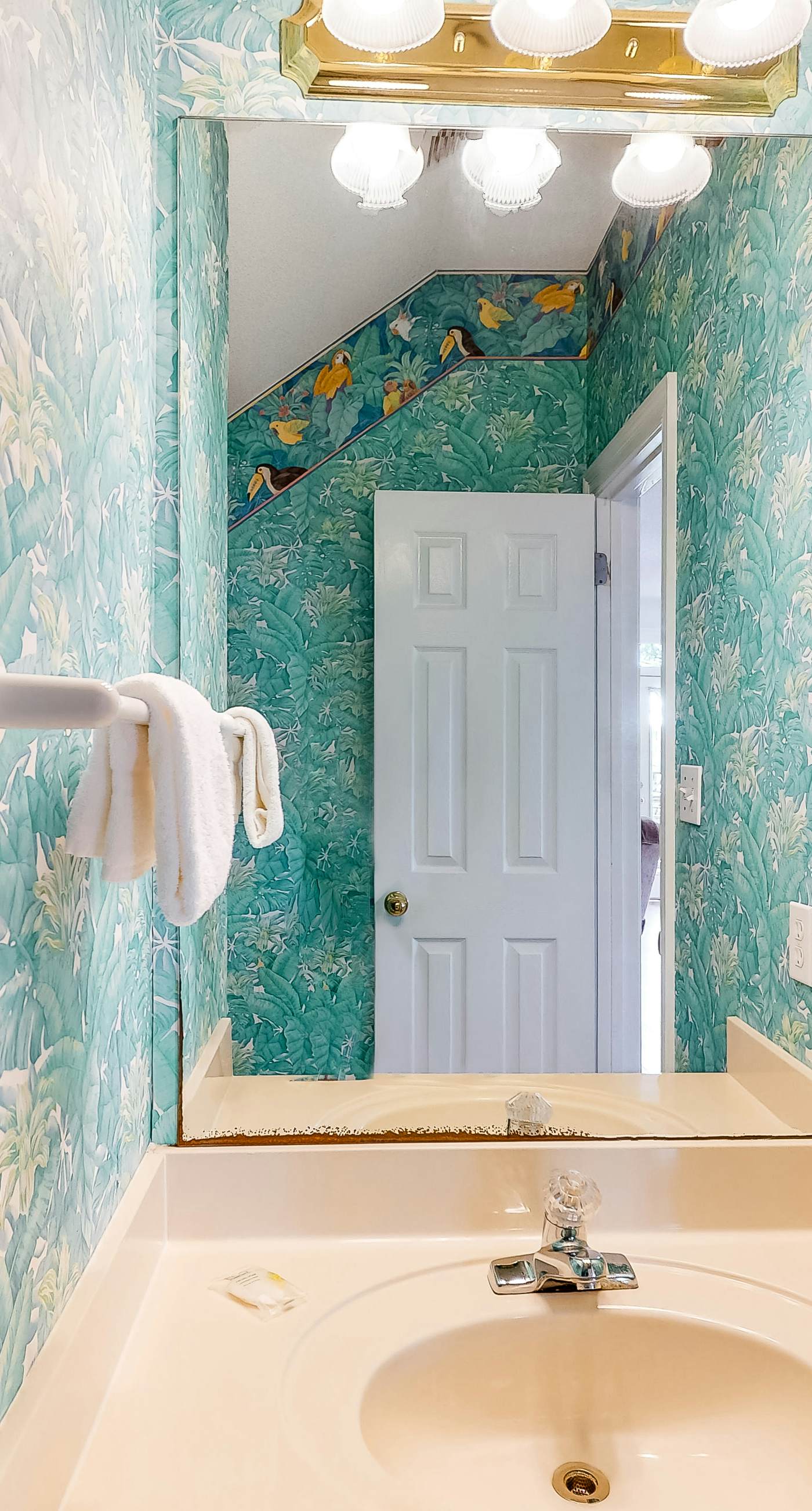 Friendly Duplex w/ Full Kitchen, Central AC, Washer/Dryer, & High-Speed WiFi!