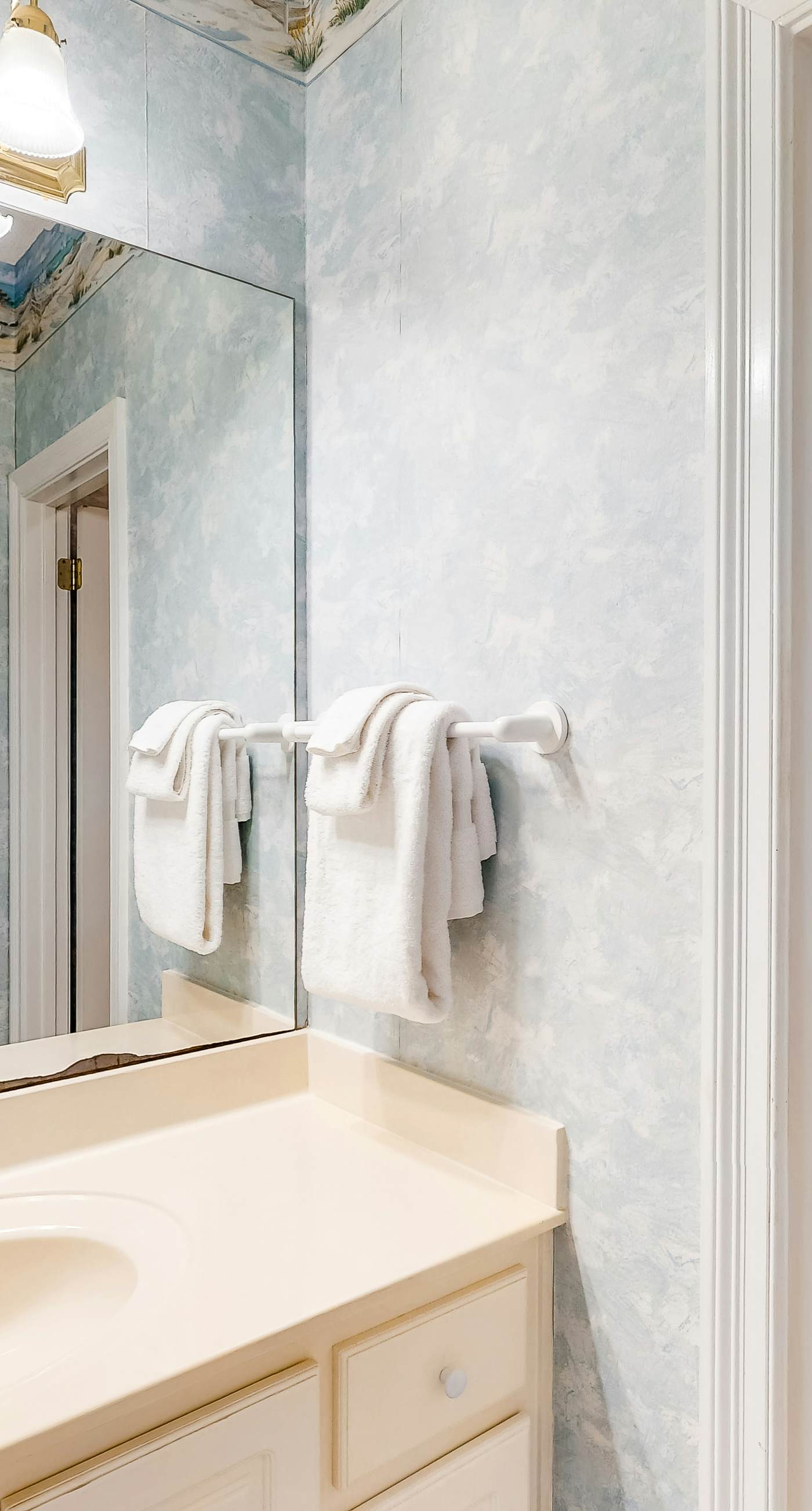 Friendly Duplex w/ Full Kitchen, Central AC, Washer/Dryer, & High-Speed WiFi!