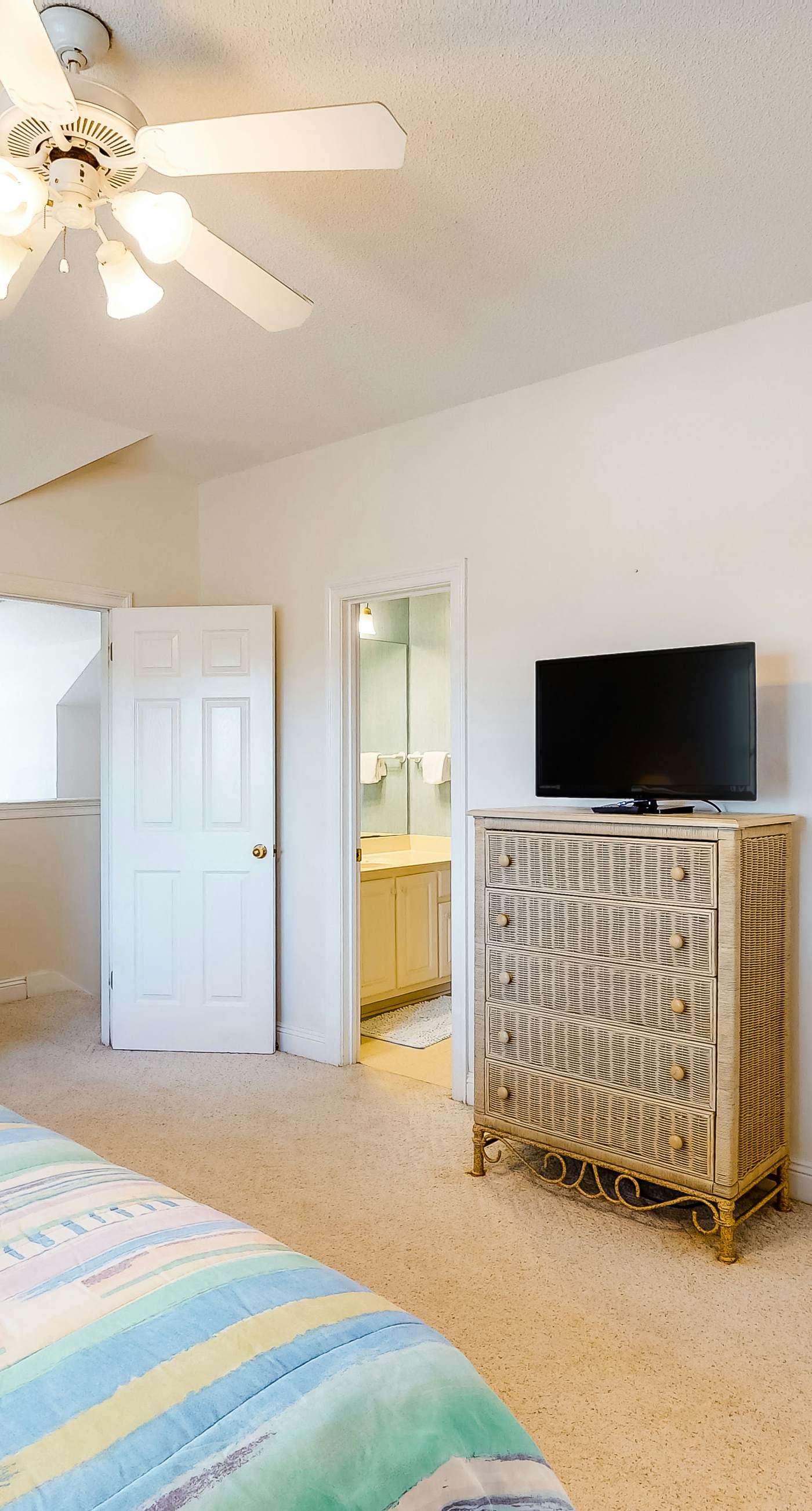 Friendly Duplex w/ Full Kitchen, Central AC, Washer/Dryer, & High-Speed WiFi!