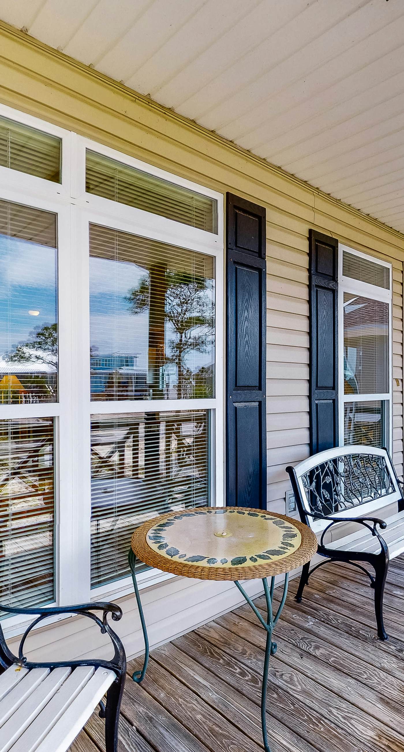 Friendly Duplex w/ Full Kitchen, Central AC, Washer/Dryer, & High-Speed WiFi!