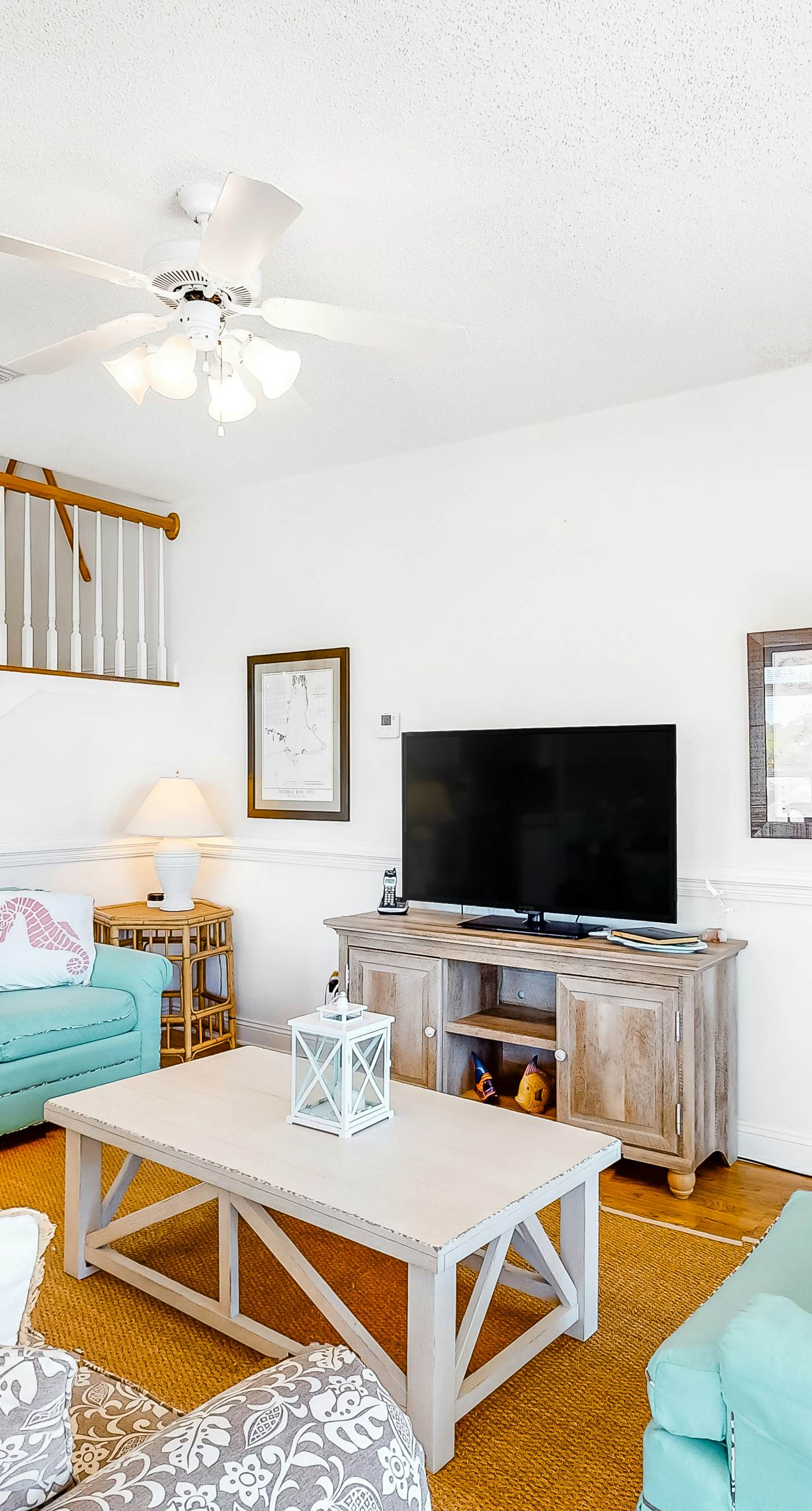 Beachy Duplex w/ Full Kitchen, High-Speed WiFi, Central AC, and Washer/Dryer!