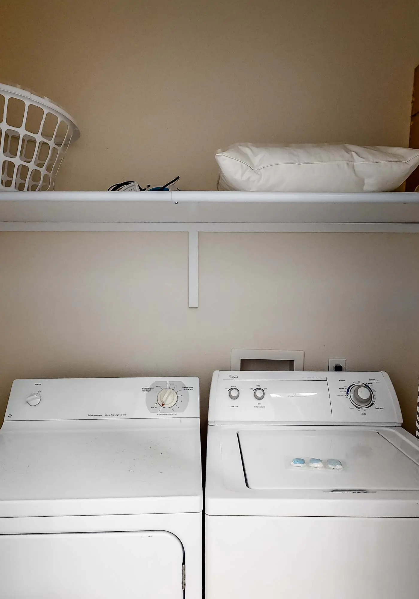 Beachy Duplex w/ Full Kitchen, High-Speed WiFi, Central AC, and Washer/Dryer!