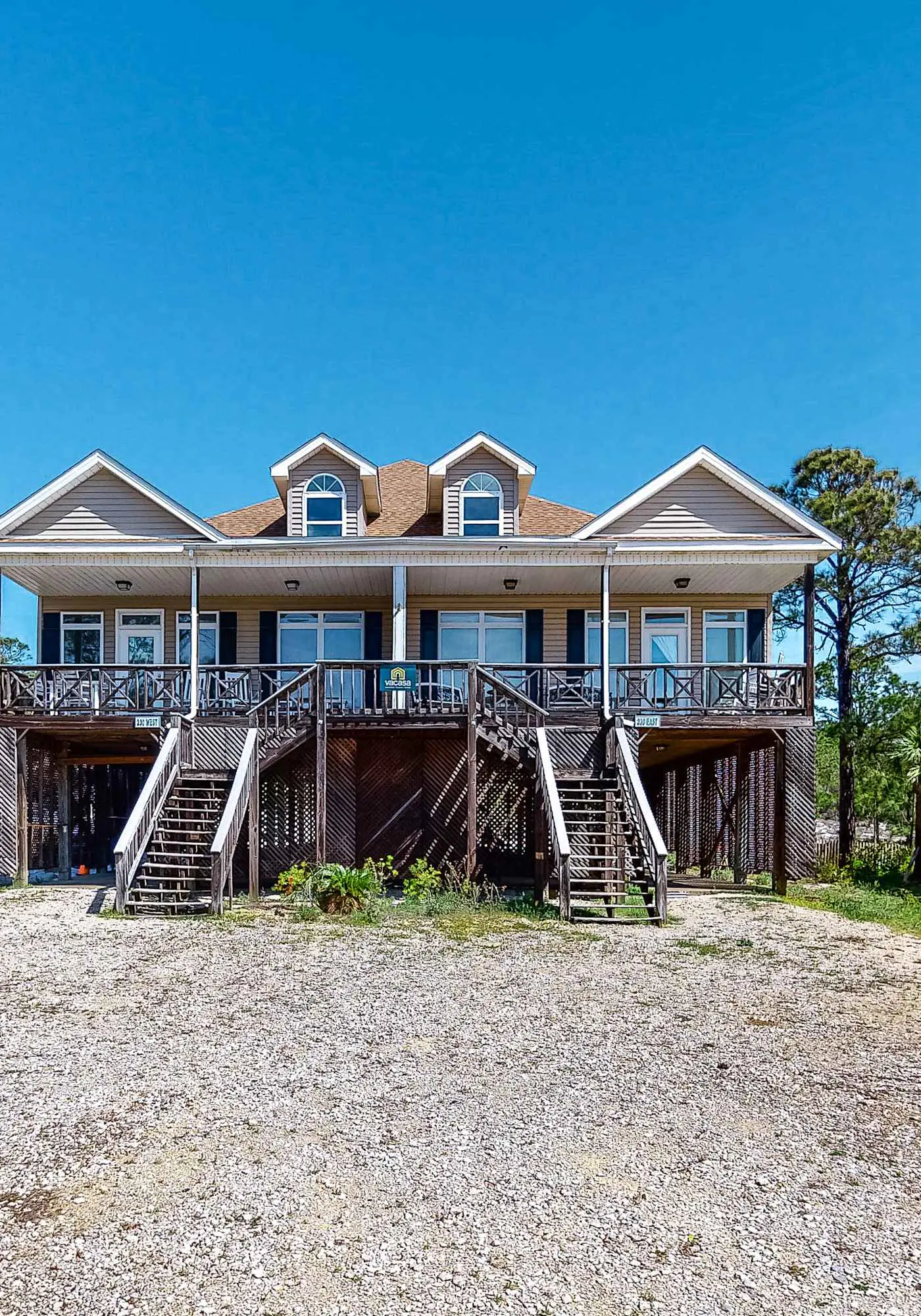 Beachy Duplex w/ Full Kitchen, High-Speed WiFi, Central AC, and Washer/Dryer!