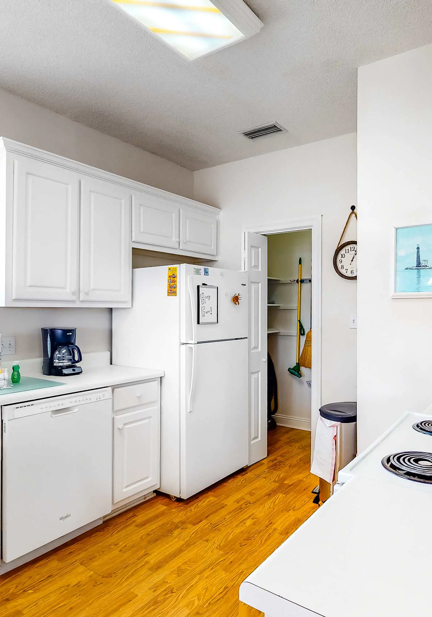 Beachy Duplex w/ Full Kitchen, High-Speed WiFi, Central AC, and Washer/Dryer!