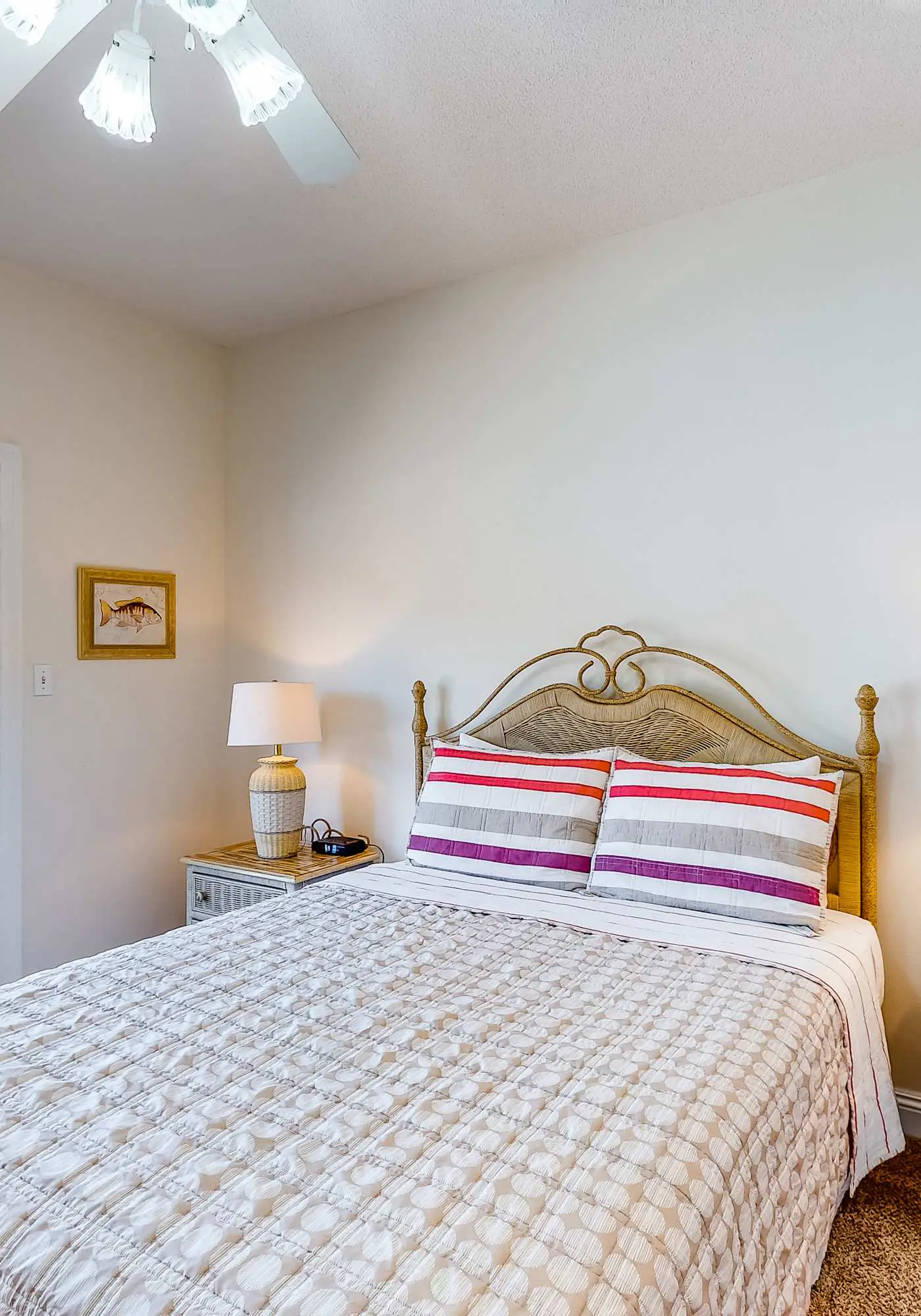 Beachy Duplex w/ Full Kitchen, High-Speed WiFi, Central AC, and Washer/Dryer!