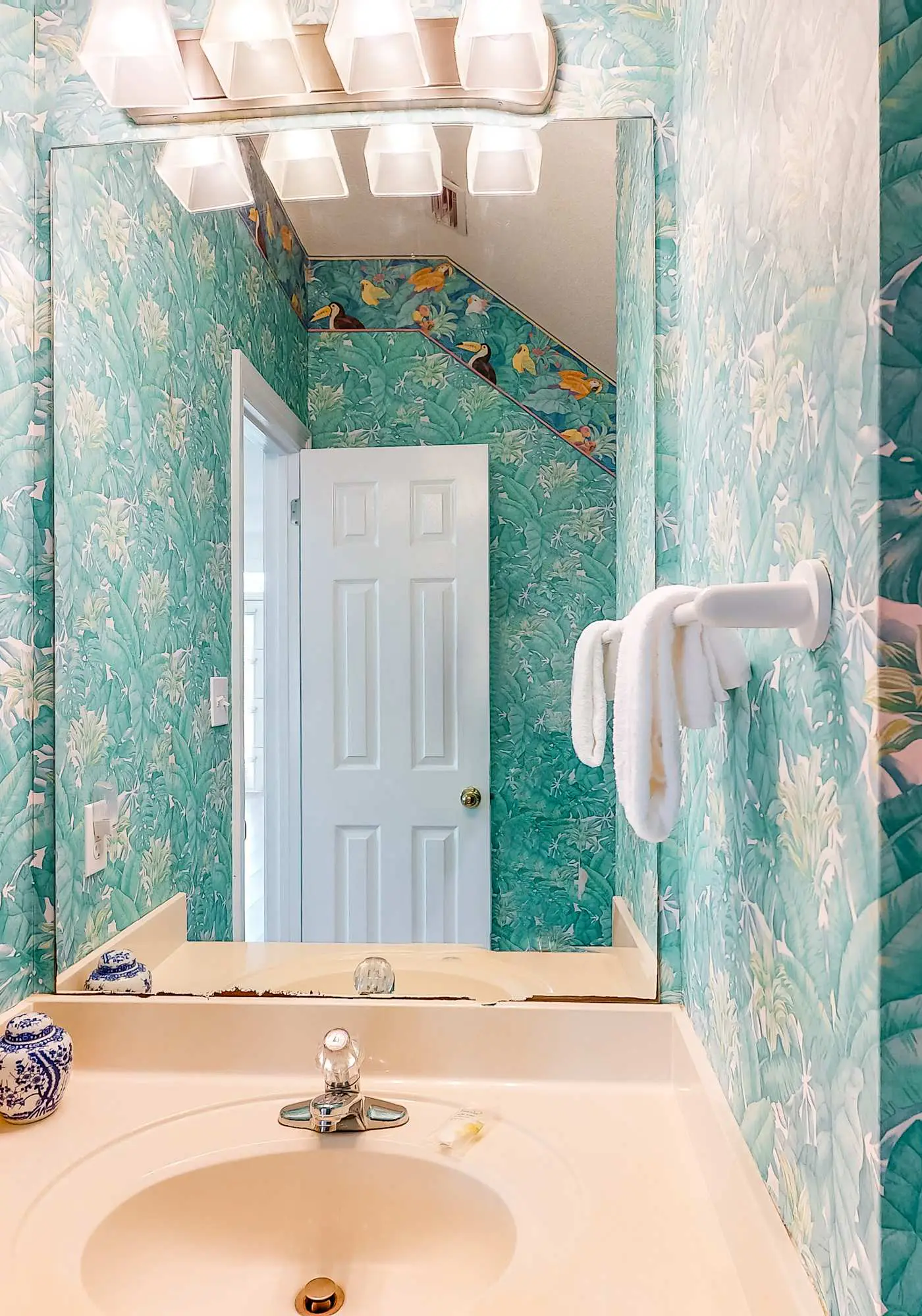 Beachy Duplex w/ Full Kitchen, High-Speed WiFi, Central AC, and Washer/Dryer!