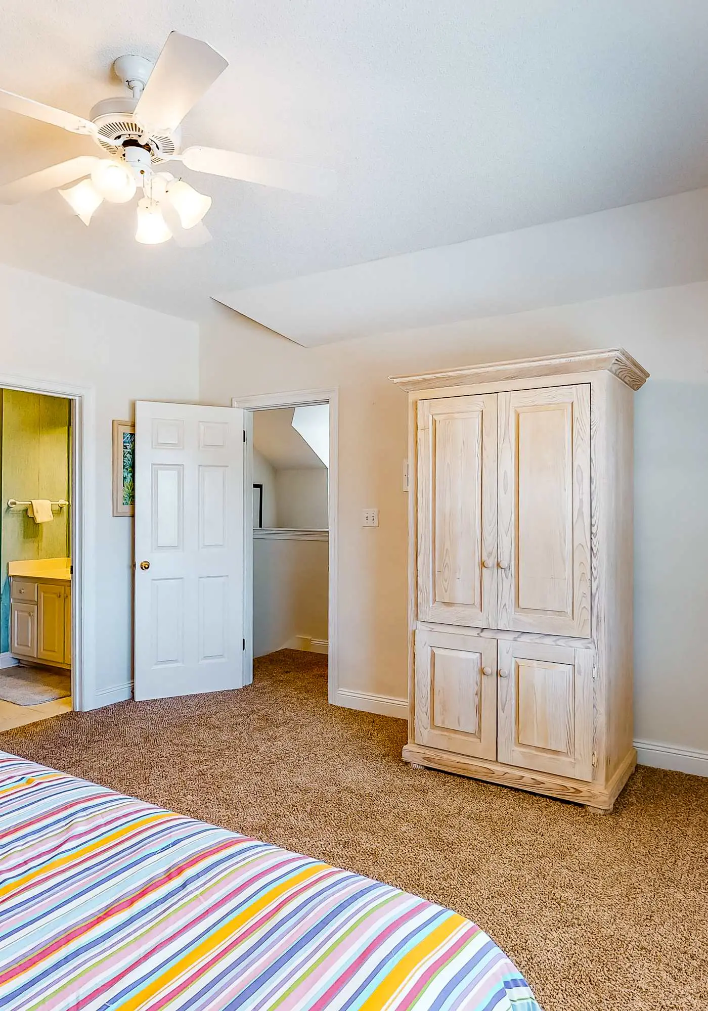 Beachy Duplex w/ Full Kitchen, High-Speed WiFi, Central AC, and Washer/Dryer!
