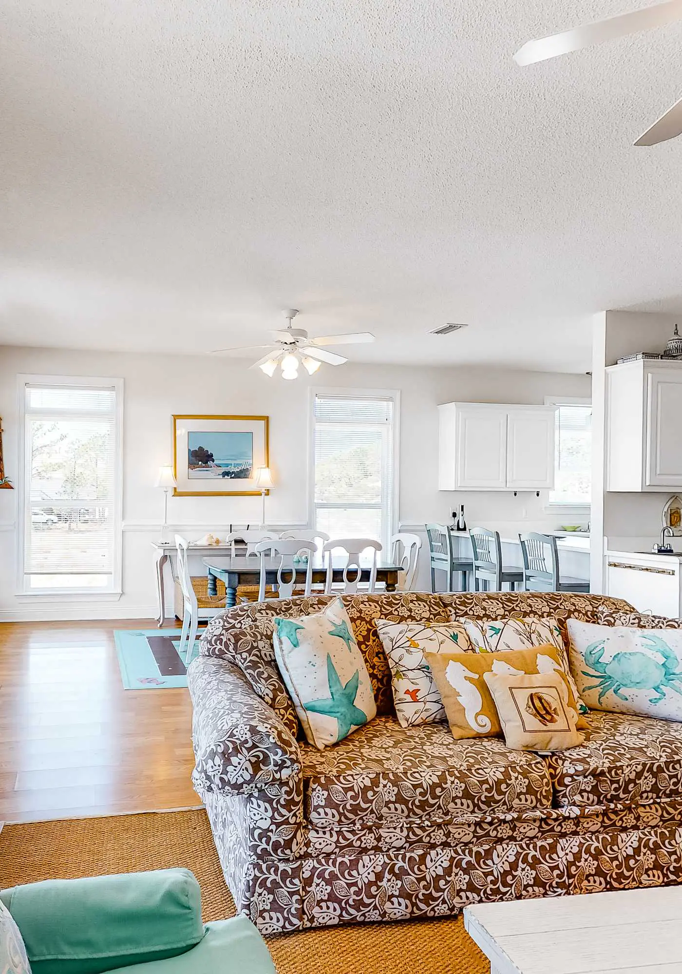 Beachy Duplex w/ Full Kitchen, High-Speed WiFi, Central AC, and Washer/Dryer!