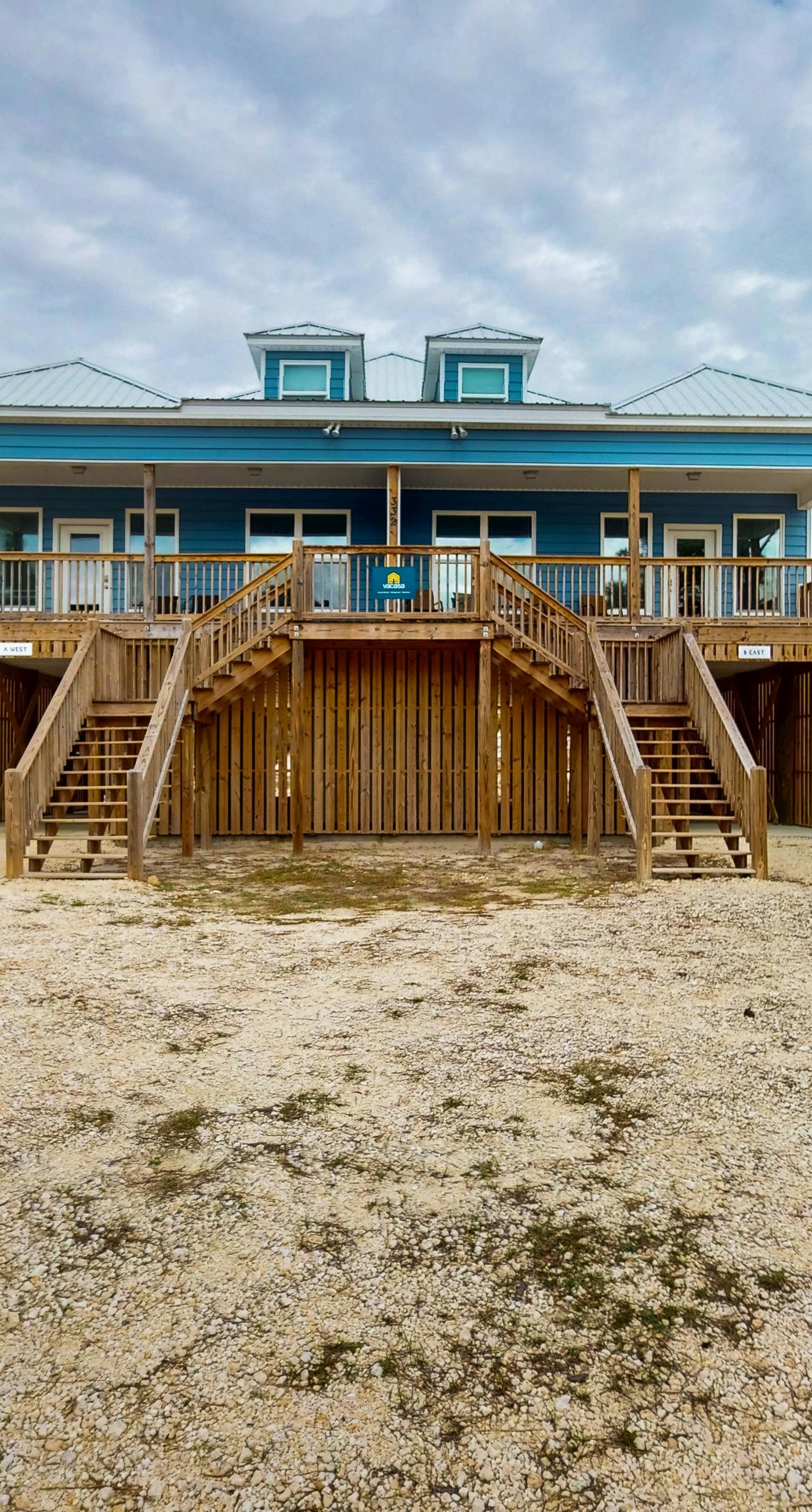 Beachview duplex with double lofts, balcony, W/D, Wifi