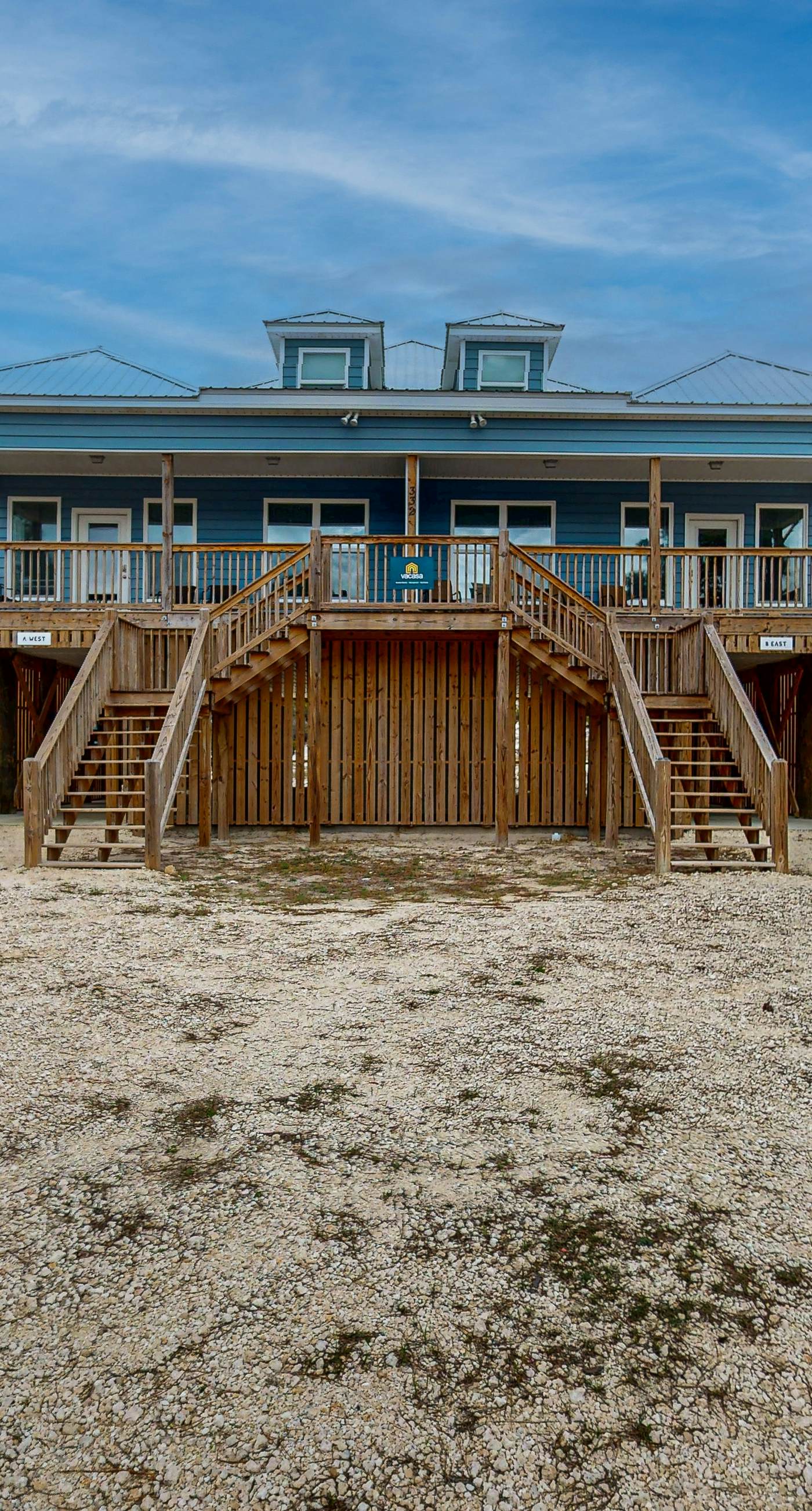 Gulfview duplex with panoramic views, large balcony, and internet