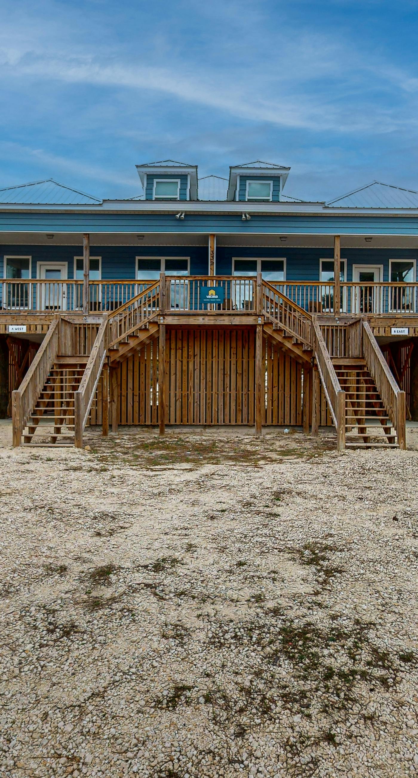 Gulfview duplex with panoramic views, large balcony, and internet