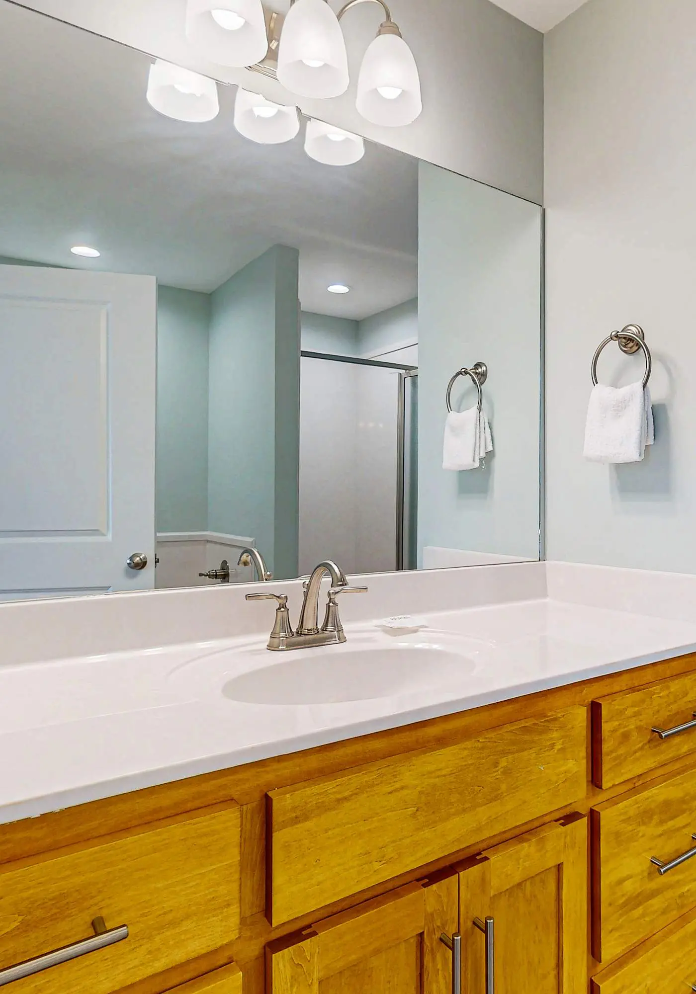 Gulfview duplex with panoramic views, large balcony, and internet