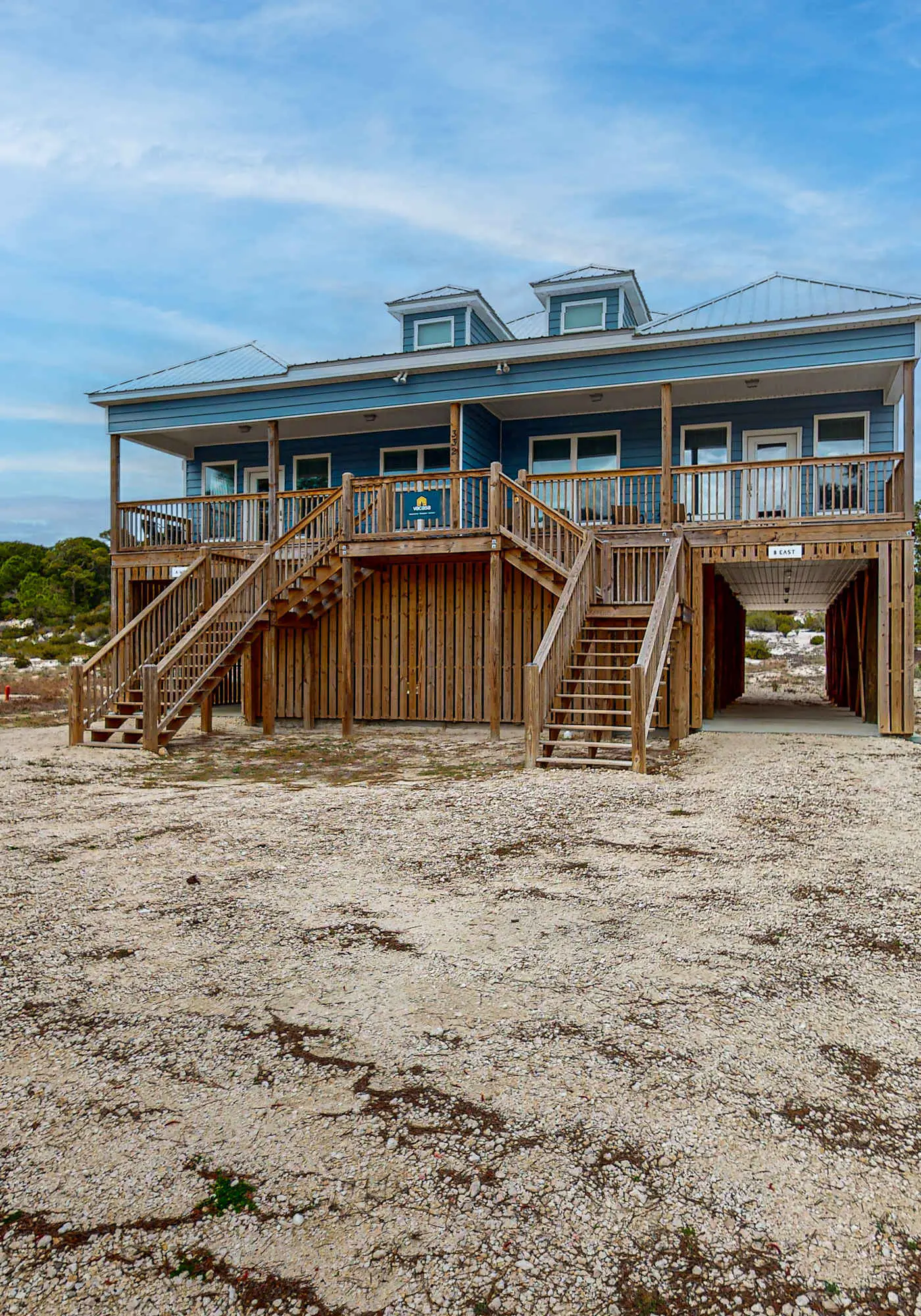 Gulfview duplex with panoramic views, large balcony, and internet