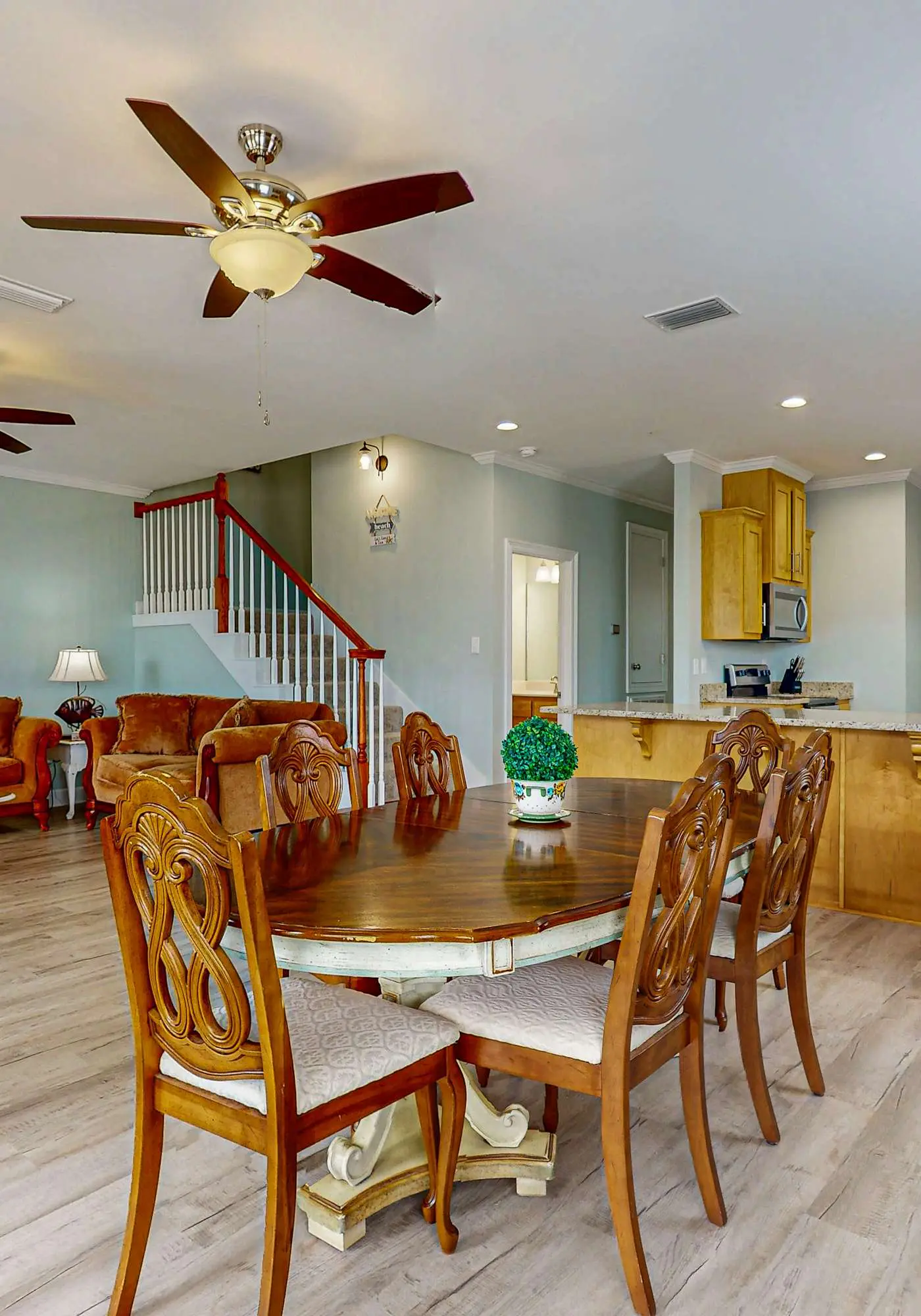 Gulfview duplex with panoramic views, large balcony, and internet