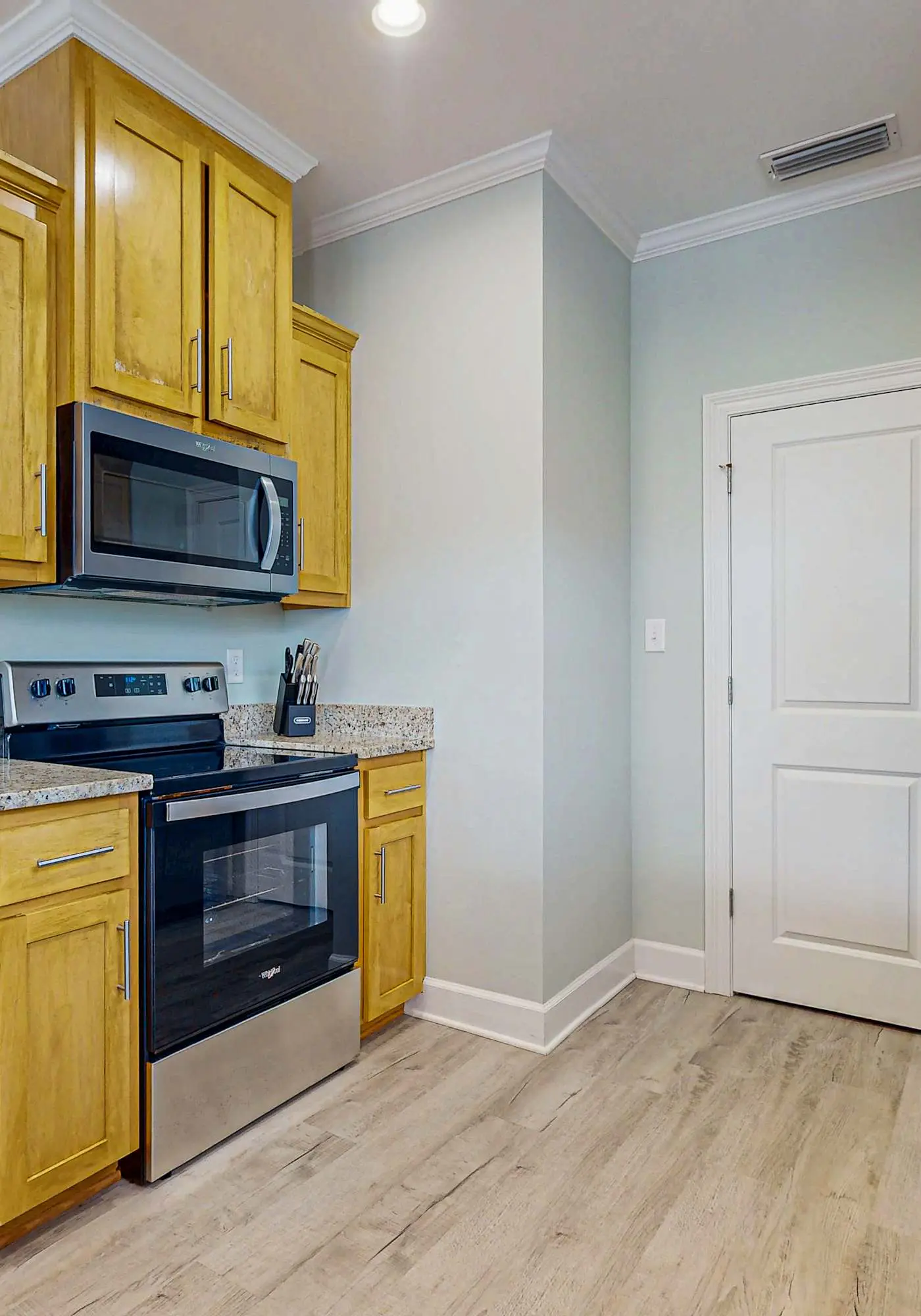 Gulfview duplex with panoramic views, large balcony, and internet