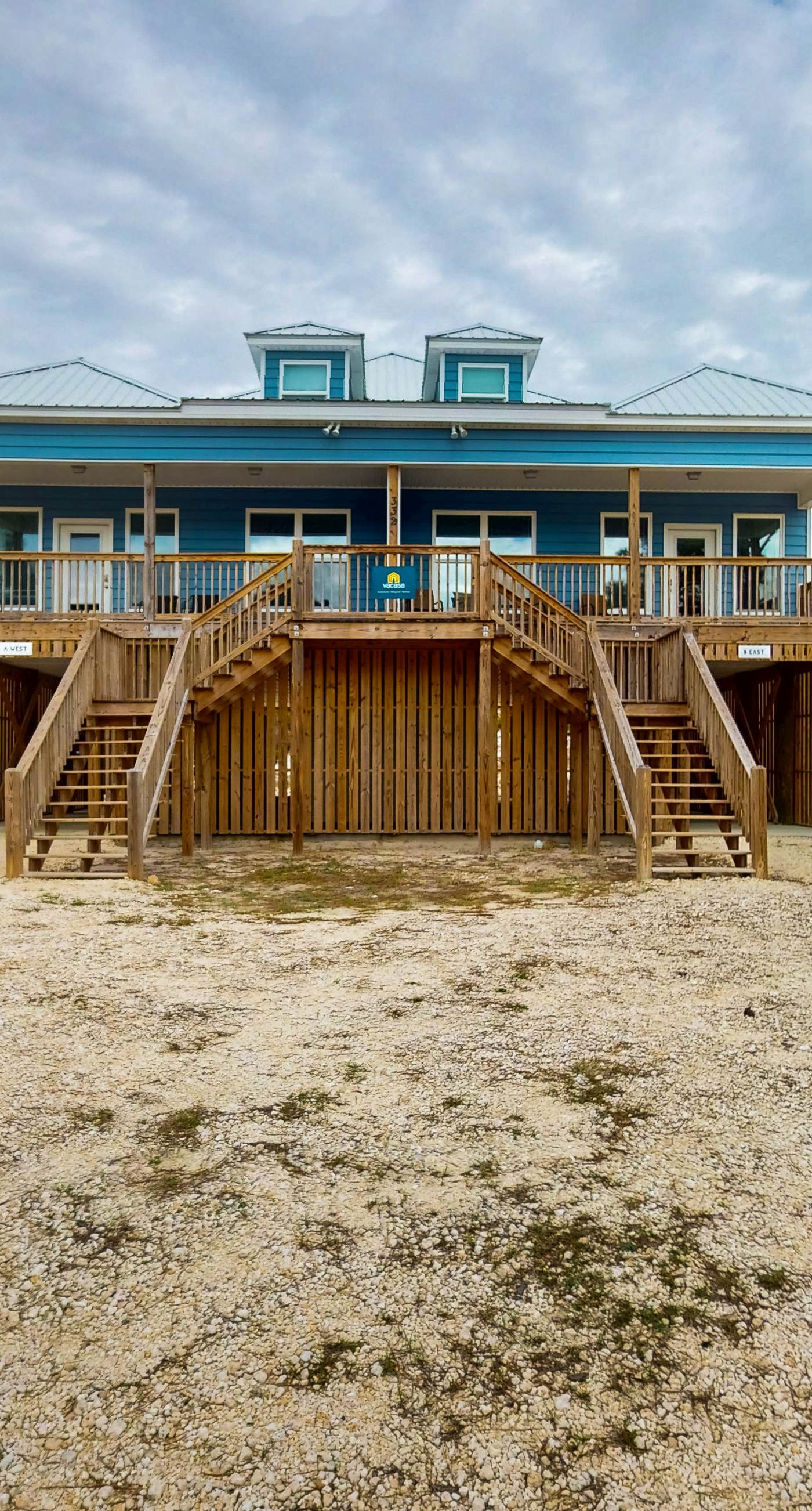 Gulfview duplex with loft, full kitchen, and washer and dryer.