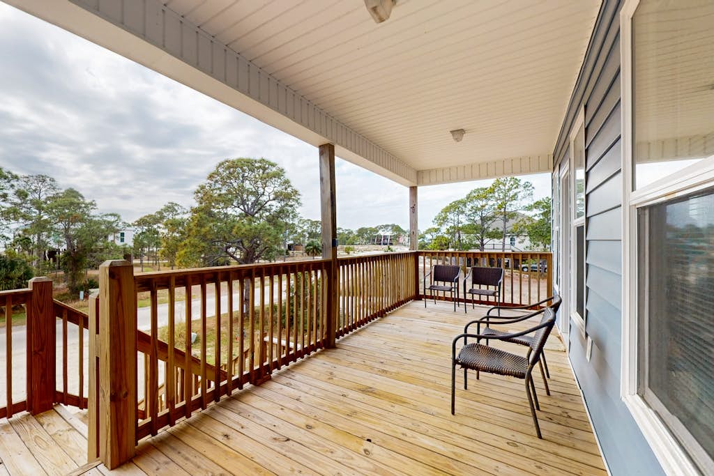 Gulfview duplex with loft, full kitchen, and washer and dryer.