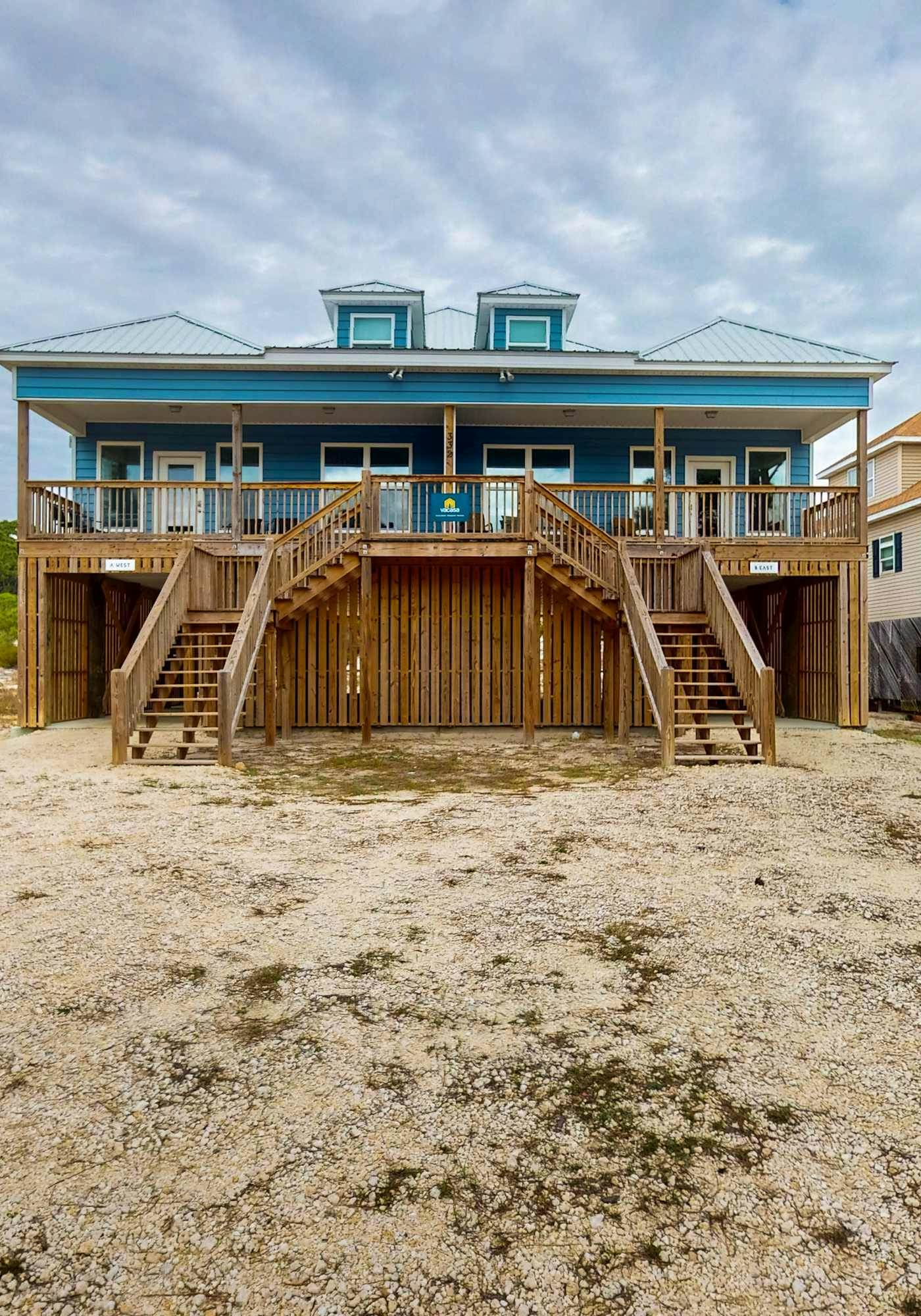 Gulfview duplex with loft, full kitchen, and washer and dryer.