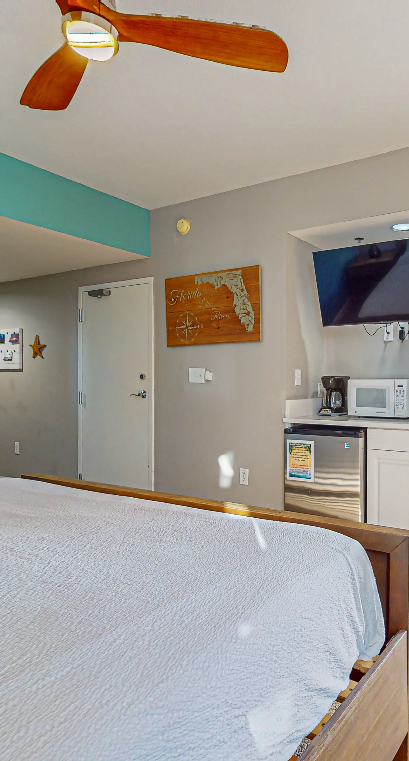 Happy beach studio w/shared pool & fitness center/free WiFi - near beach access!