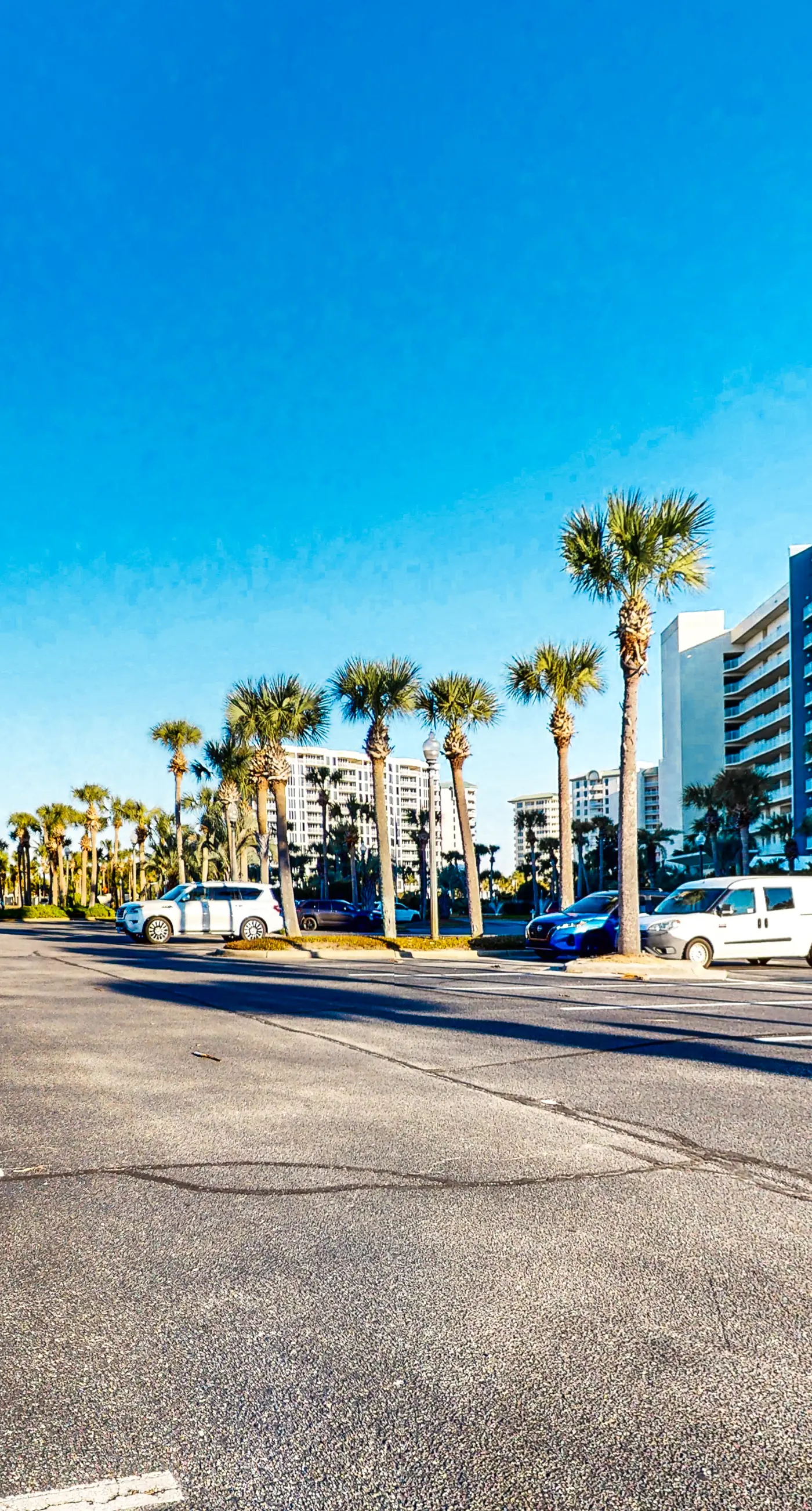 Happy beach studio w/shared pool & fitness center/free WiFi - near beach access!